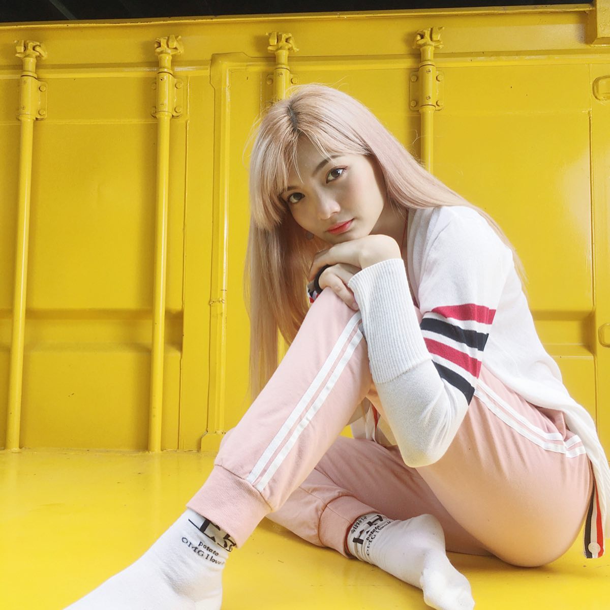 正妹「黃燕平」修長美腿是一大亮點啊！讓人看了都熱了！ 傲人腰身真的太犯規！-第1章-图片3