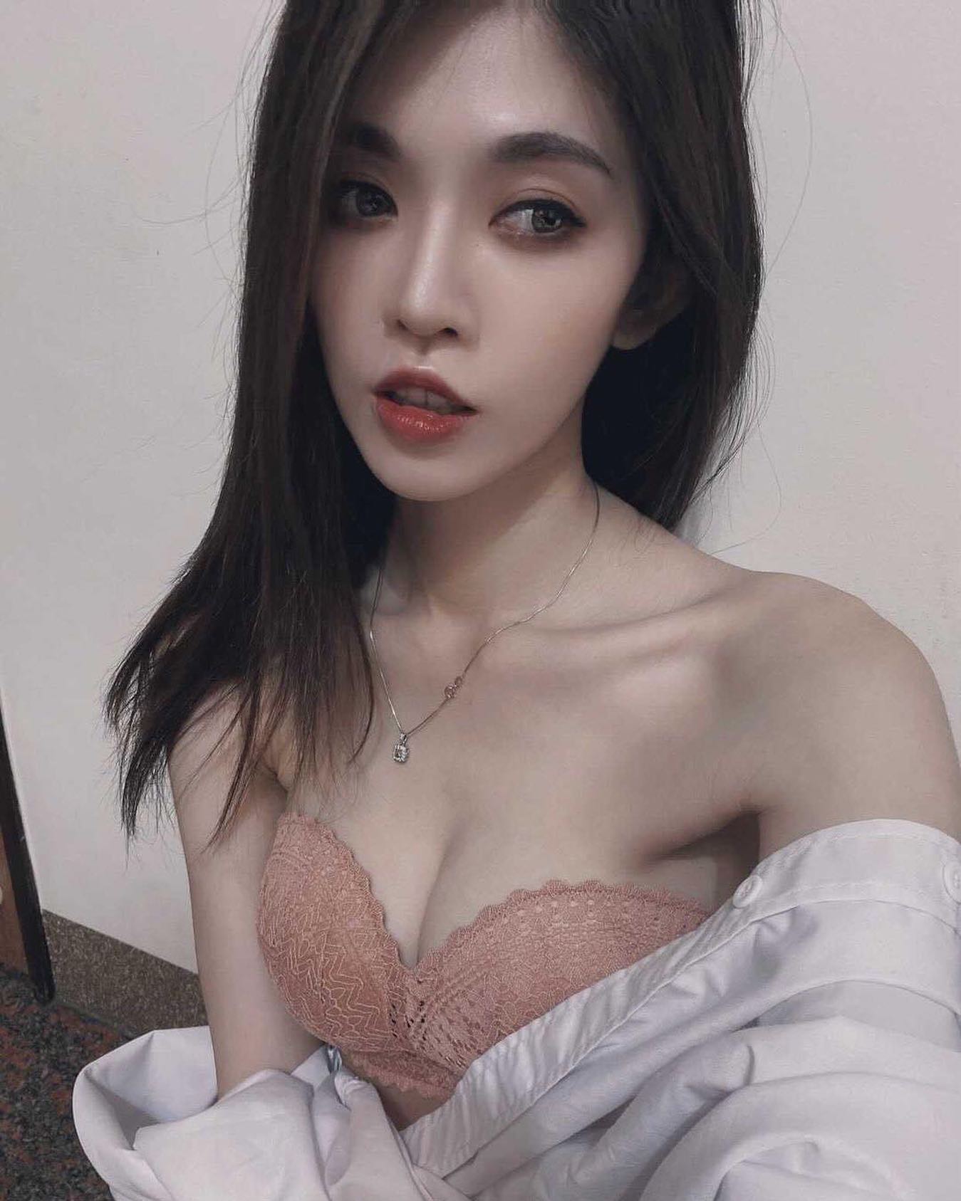 性感正妹「郭巾巾」驗明巨乳蟻腰好身材！性感圓弧線超迷人，魂被她徹底勾走了！-第1章-图片6