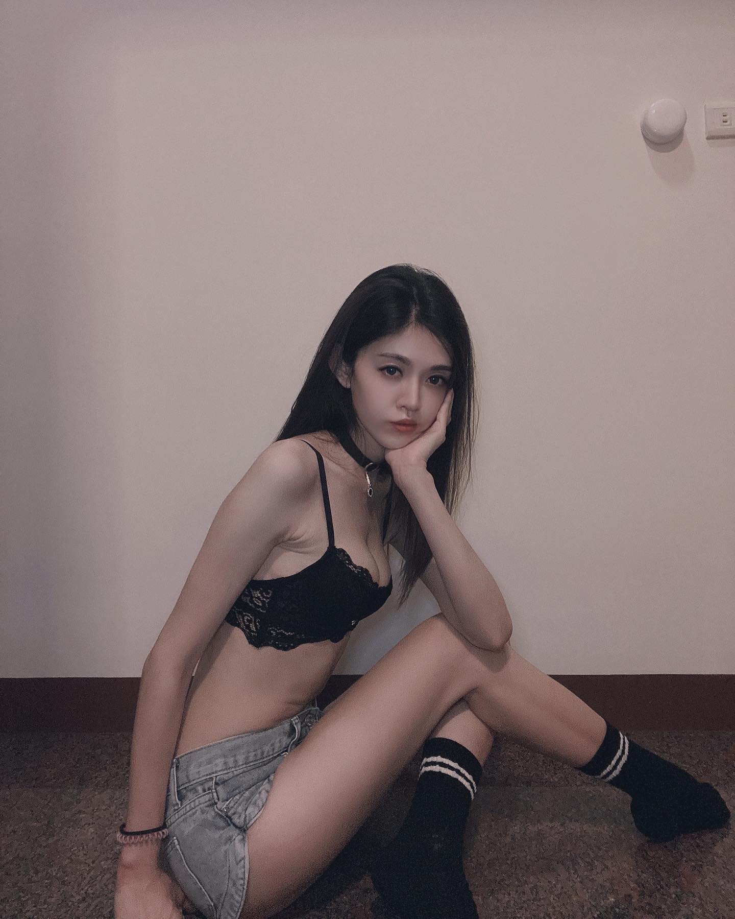 性感正妹「郭巾巾」驗明巨乳蟻腰好身材！性感圓弧線超迷人，魂被她徹底勾走了！-第1章-图片5