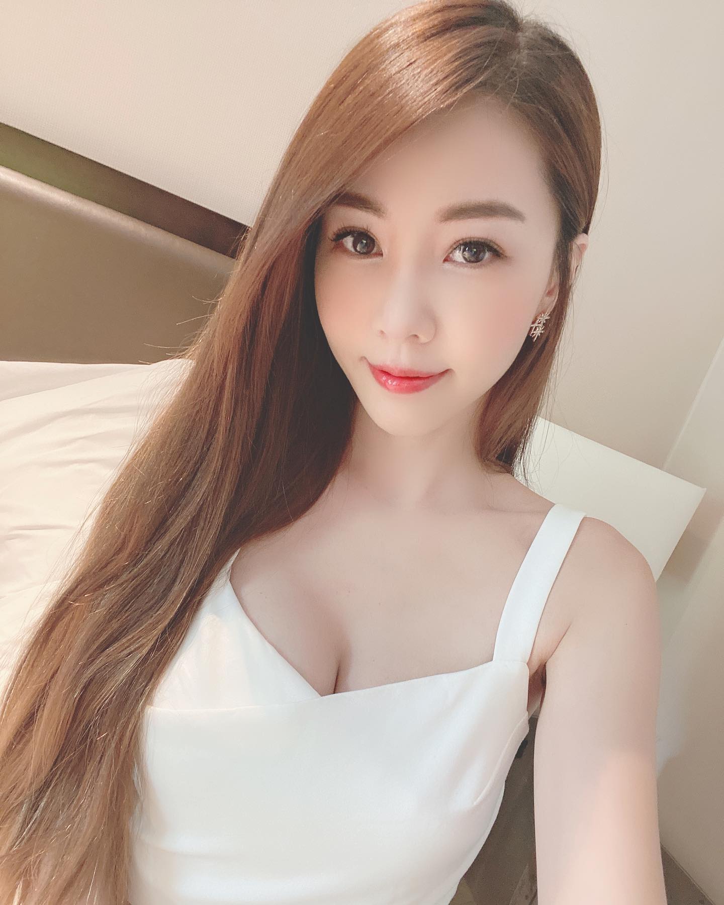 「莎莎Melissa」酥胸辣到極點，前凸後翹性感曲線，大眼甜笑真的太勾人了！-第1章-图片1