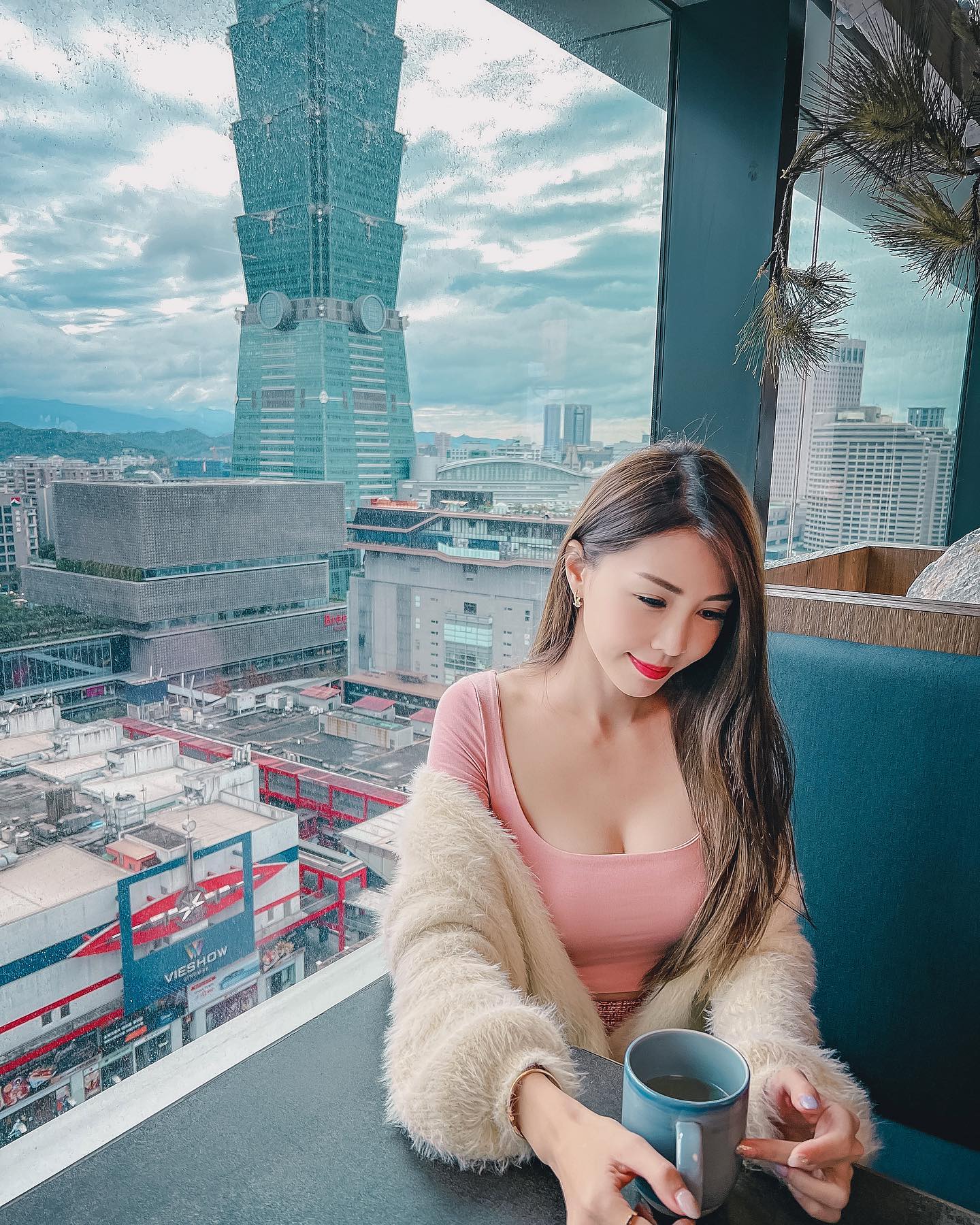 「莎莎Melissa」酥胸辣到極點，前凸後翹性感曲線，大眼甜笑真的太勾人了！-第1章-图片9