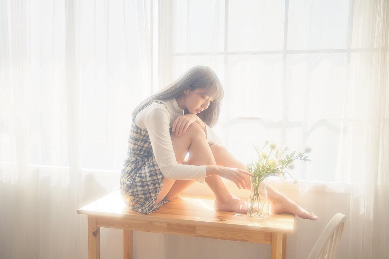 「龍睬崴」氣質笑容與雪白深溝太吸睛！「修長美腿」讓人直接戀愛啦！-第1章-图片6