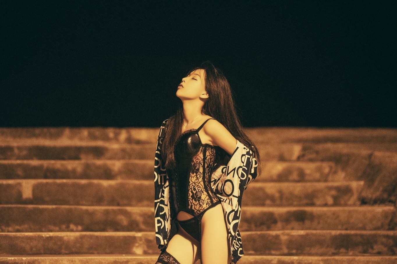 爆乳甜心「玄咪Emily」身材性感火爆，奶量有夠猖狂，不科學黃金比例看的心癢癢-第1章-图片1