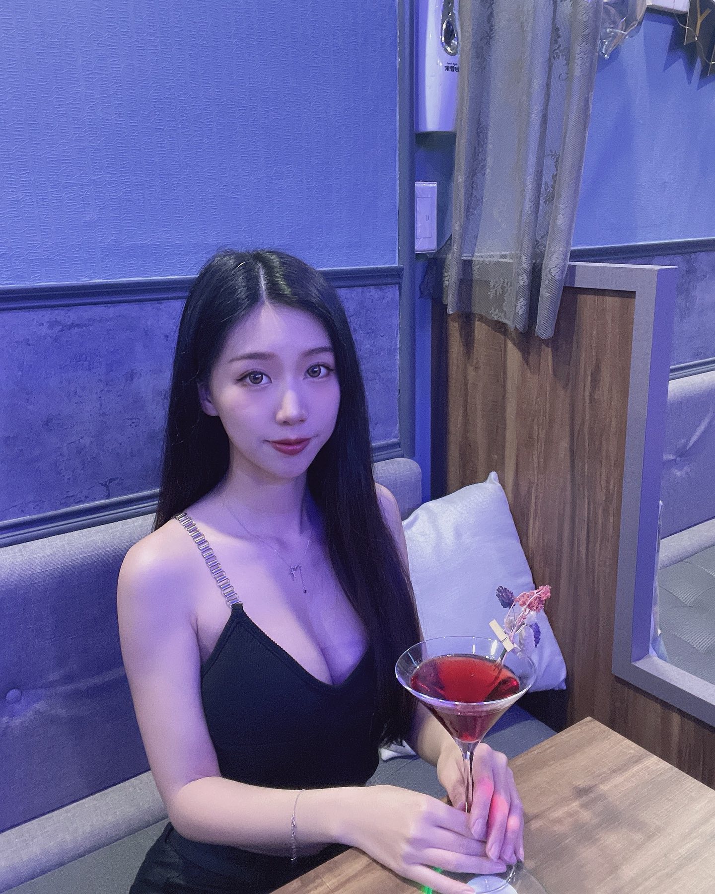 爆乳甜心「玄咪Emily」身材性感火爆，奶量有夠猖狂，不科學黃金比例看的心癢癢-第1章-图片7