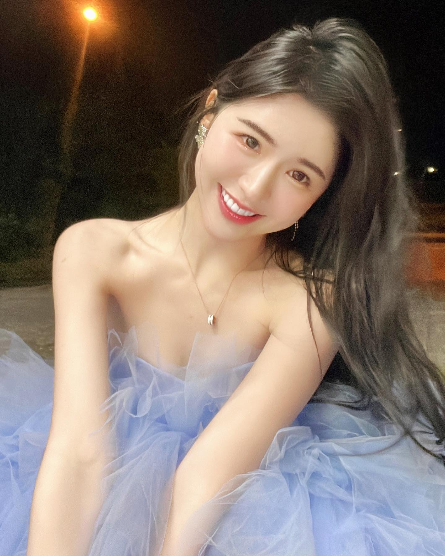 纖瘦正妹「張安琪」乳力夾擊威力猛,過人乳量大爆發!長腿翹臀火辣好曲線-第1章-图片1
