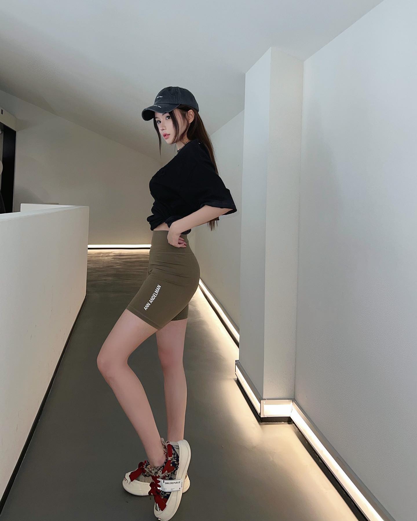 女神「笑辛」乳力全開塞好塞滿整個螢幕！ 超神級極品長腿讓人鼻血直流-第1章-图片10