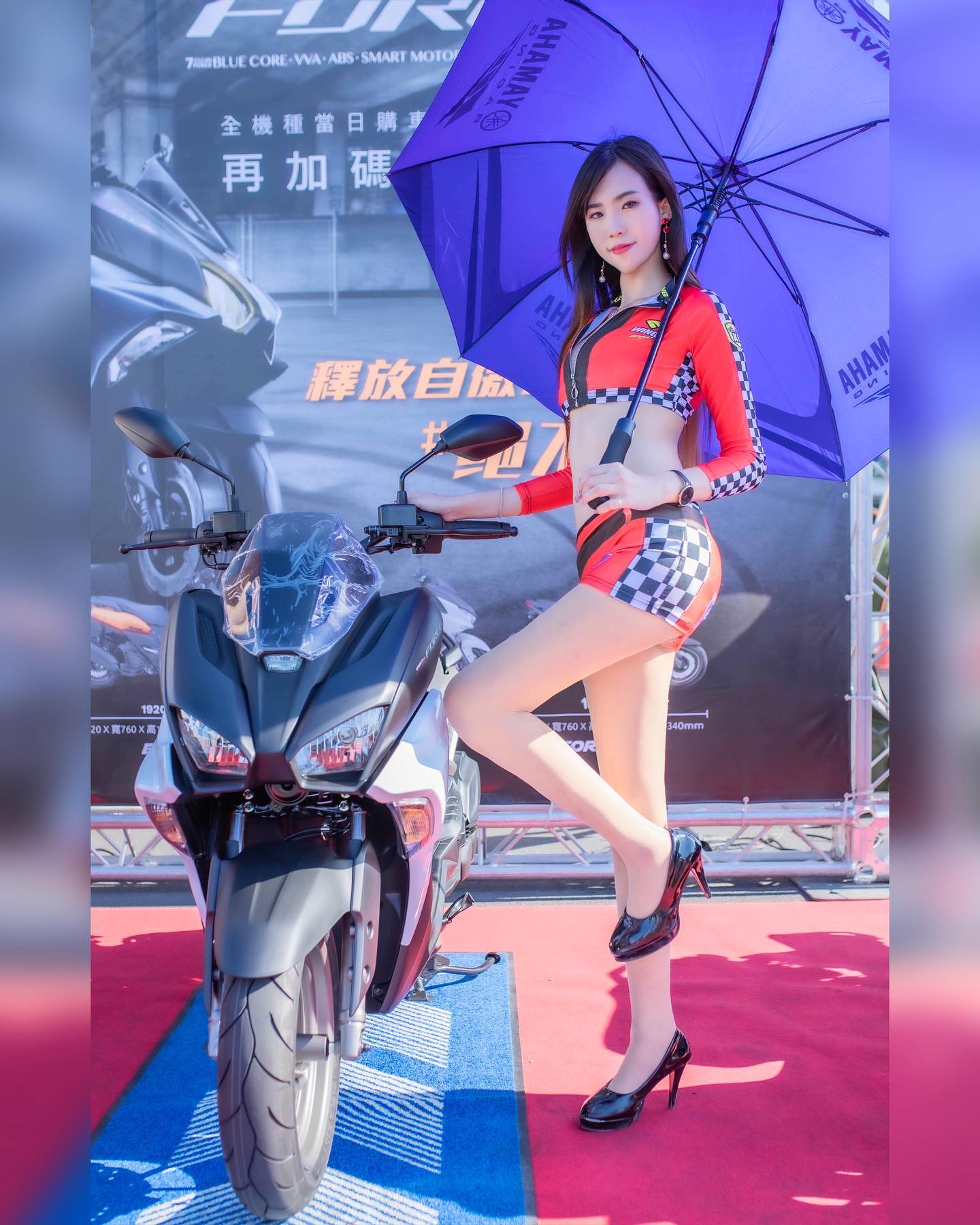 野生正妹「妖妖」展現前凸後翹好身材！腰細腿長露「嫩乳」性感畫面真的好猛-第1章-图片1