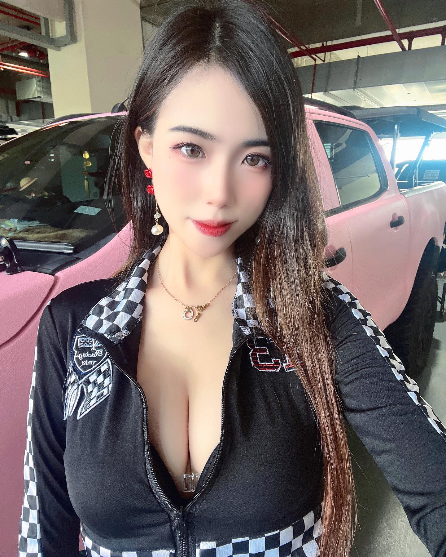 野生正妹「妖妖」展現前凸後翹好身材！腰細腿長露「嫩乳」性感畫面真的好猛-第1章-图片8