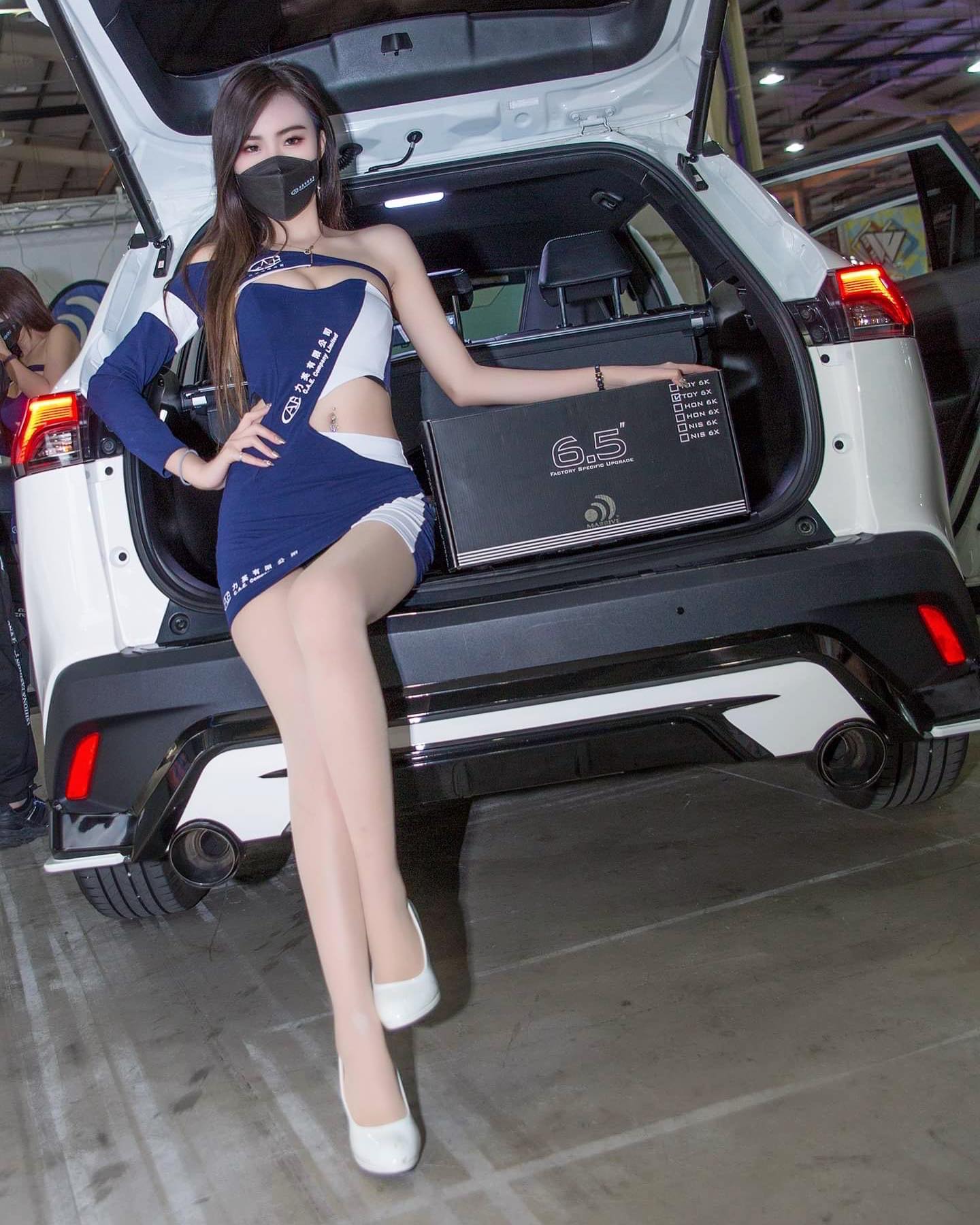 野生正妹「妖妖」展現前凸後翹好身材！腰細腿長露「嫩乳」性感畫面真的好猛-第1章-图片10