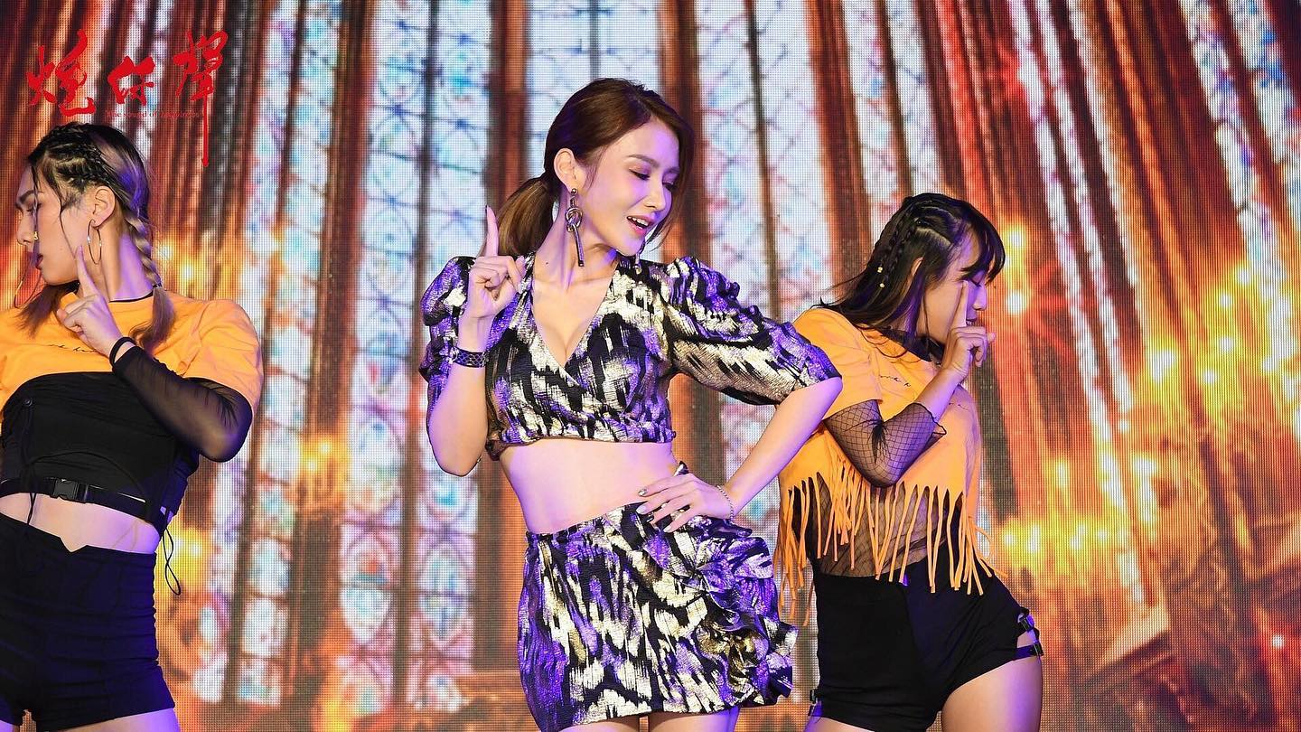 白嫩美胸正妹「陳子玄」美乳藏不住!秒殺所有男人的心臟,極品顏值讓人戀愛!-第1章-图片1
