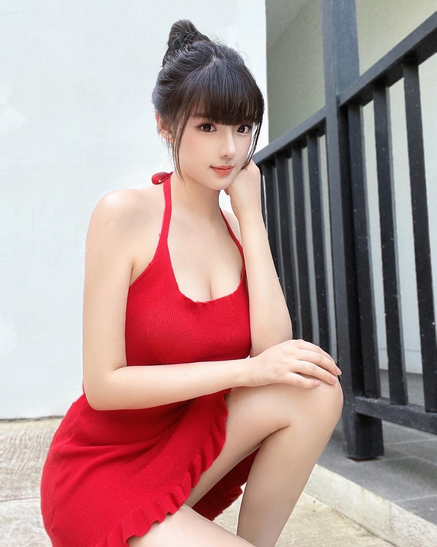 「Amy香兒」渾圓大球意外乍現「白皙嫩乳」快掉出來!「超深豪溝」夾帶乳香味飄出-第1章-图片3