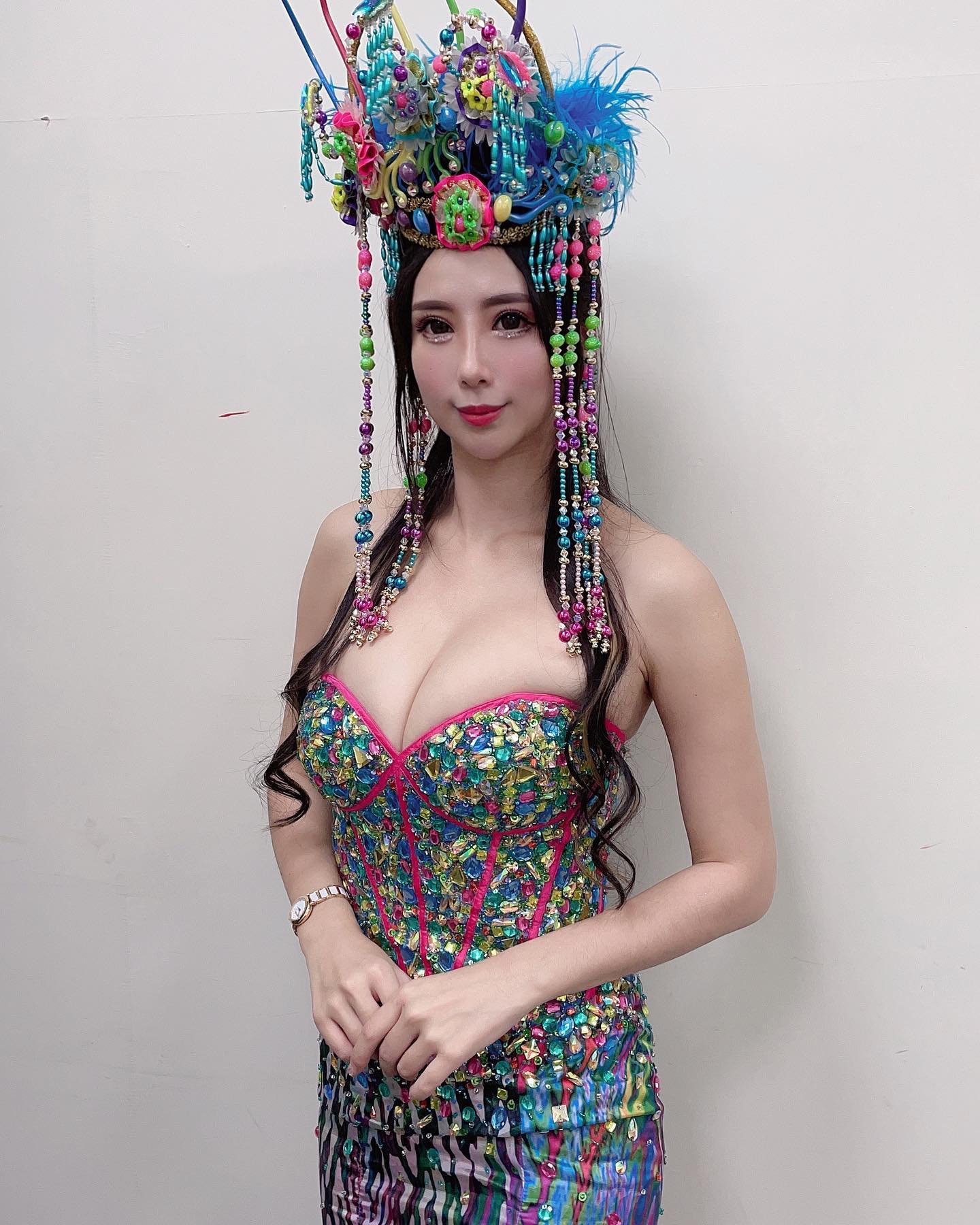 美乳正妹「甄馨Tiffany」爆乳美胸小小布料都快鎮壓不住了！渾圓白嫩形狀太完美！-第1章-图片3