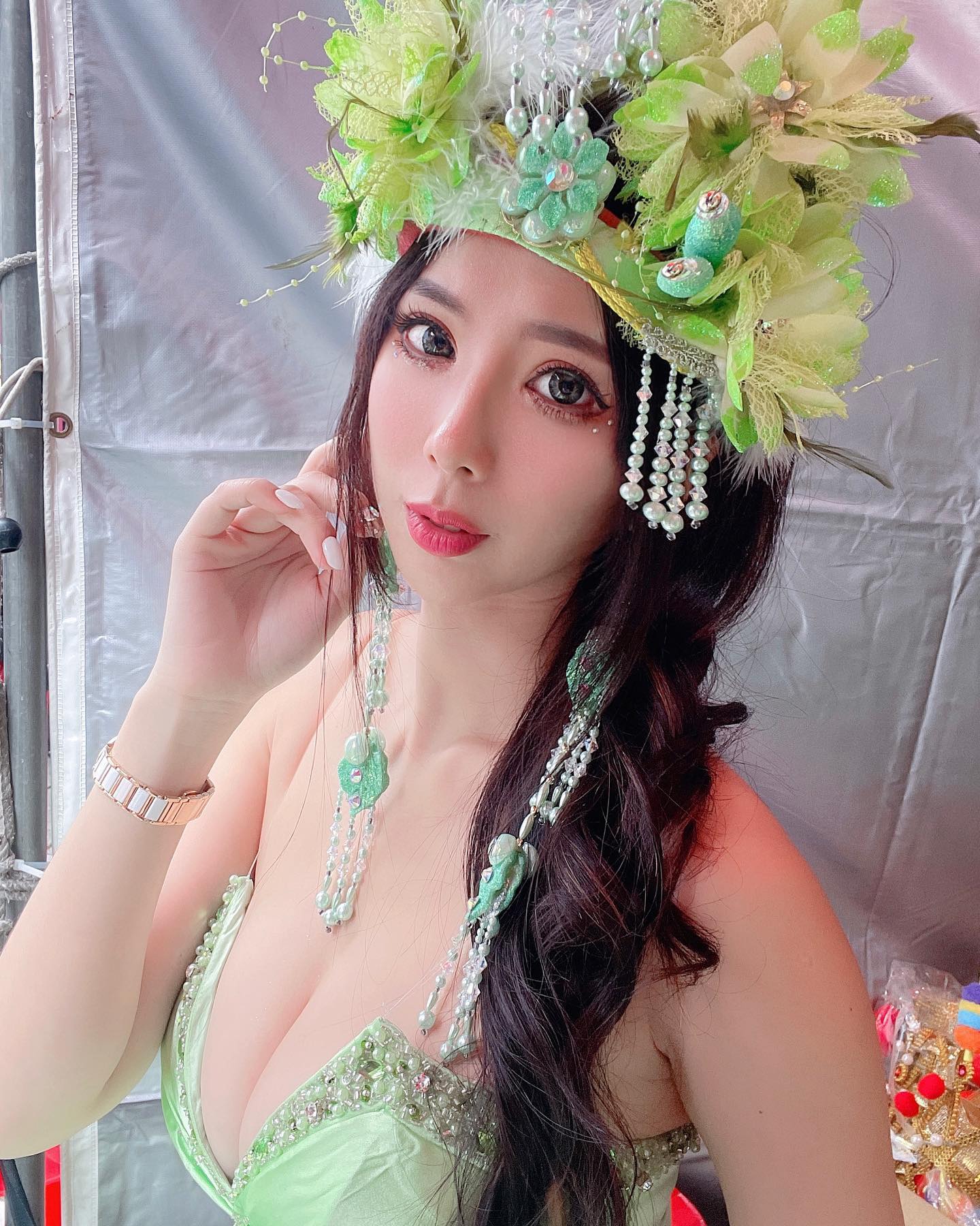 美乳正妹「甄馨Tiffany」爆乳美胸小小布料都快鎮壓不住了！渾圓白嫩形狀太完美！-第1章-图片4