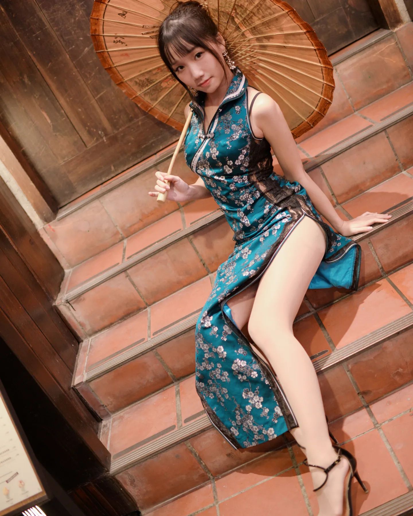 清純正妹「采采兒caicai」萬惡的「邪惡線條」讓人血脈噴張，超大歐派佔滿螢幕啦！-第1章-图片4