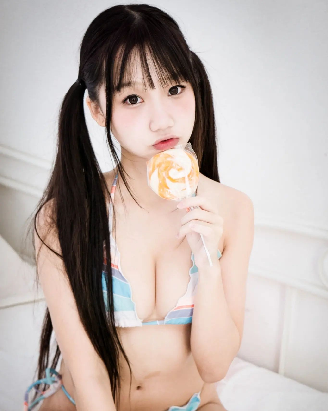 清純正妹「采采兒caicai」萬惡的「邪惡線條」讓人血脈噴張，超大歐派佔滿螢幕啦！-第1章-图片7