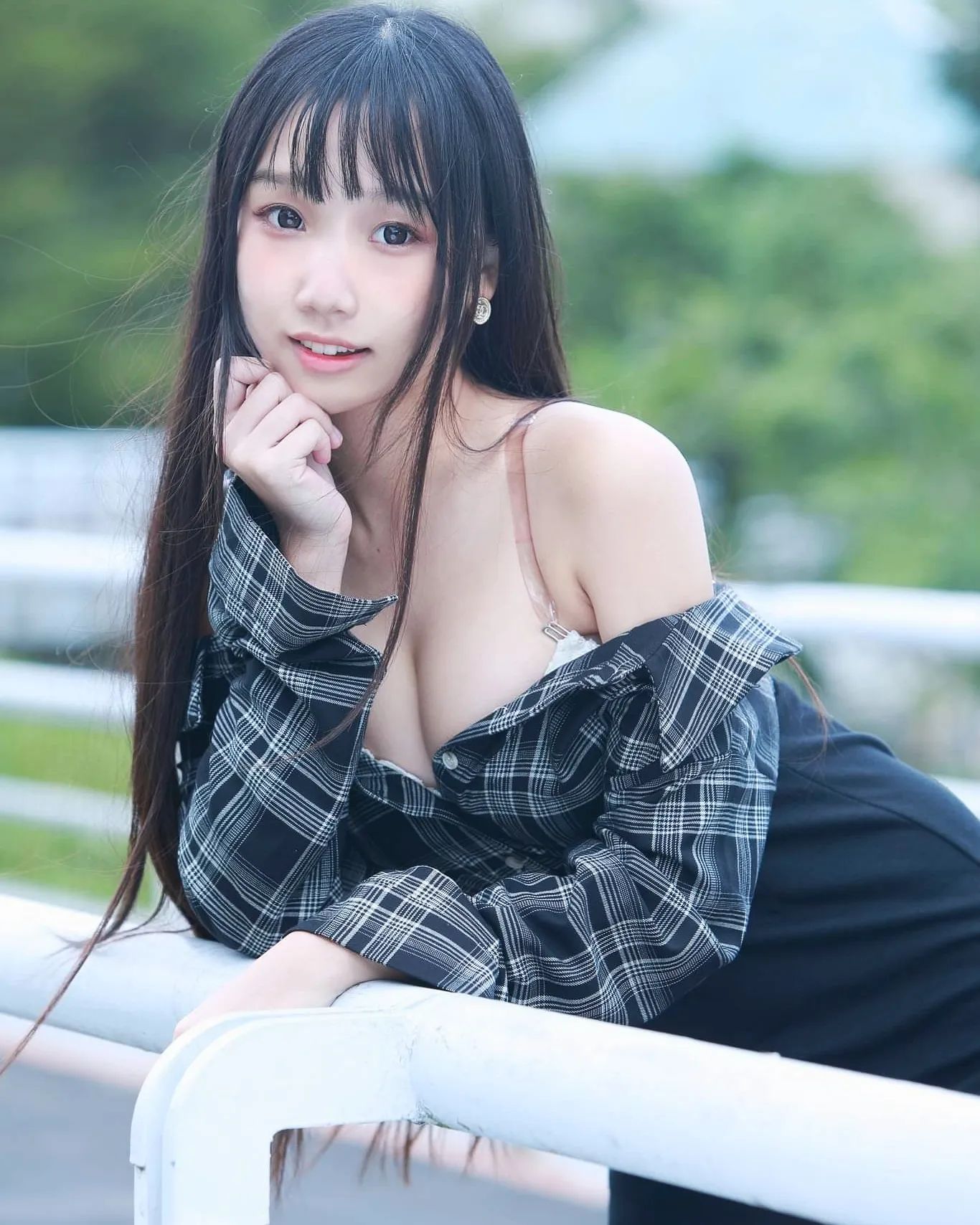 清純正妹「采采兒caicai」萬惡的「邪惡線條」讓人血脈噴張，超大歐派佔滿螢幕啦！-第1章-图片8