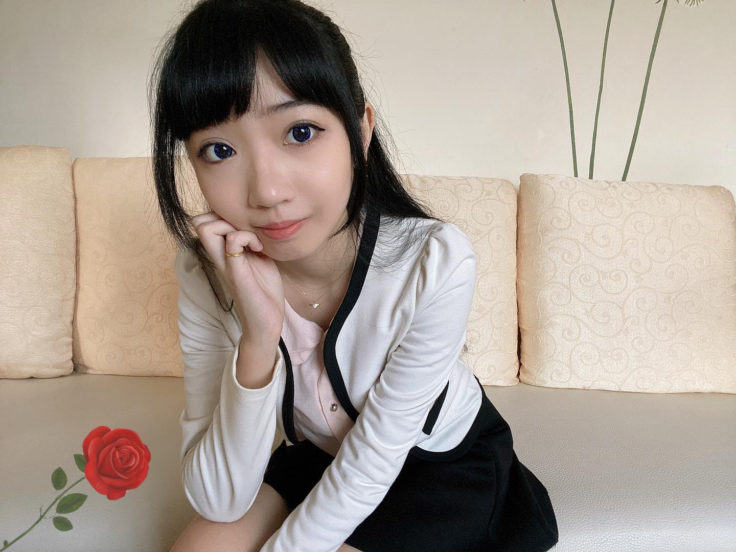 長腿正妹「若草」火辣身材搭配黑絲襪，超邪惡的「白皙美腿」讓人看醉了-第1章-图片2