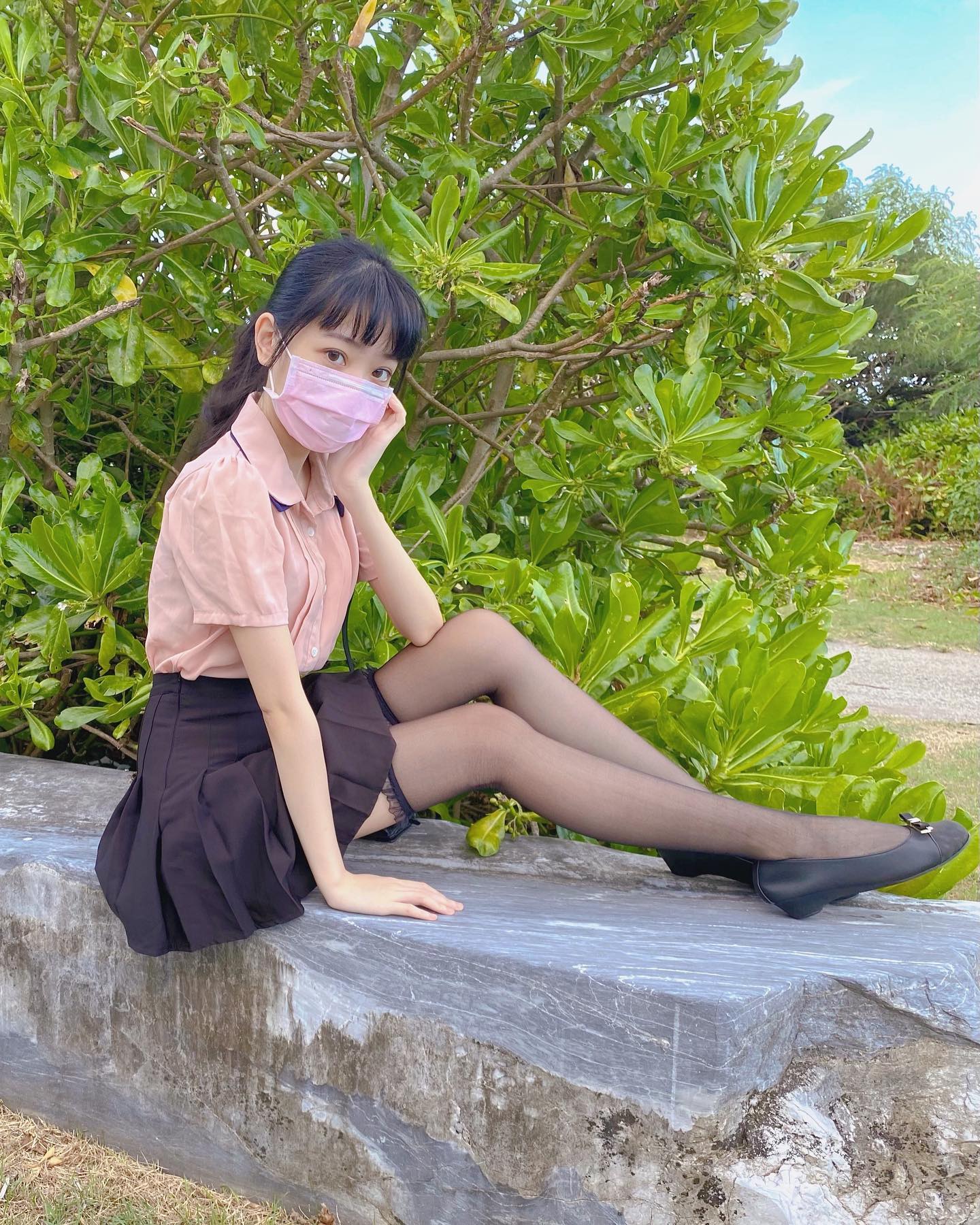 長腿正妹「若草」火辣身材搭配黑絲襪，超邪惡的「白皙美腿」讓人看醉了-第1章-图片6