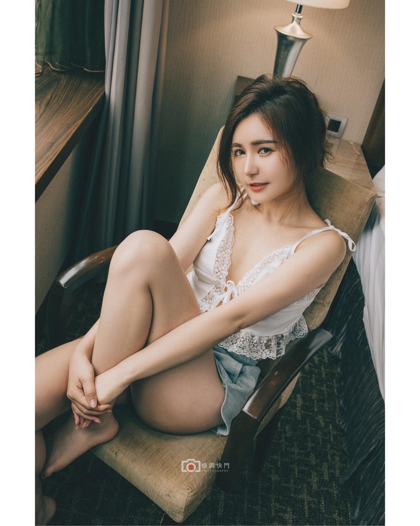 「邱愛晨」超修長「白皙美腿」是想逼死誰，「乳形狀」好犯規讓人血脈噴張阿！-第1章-图片8