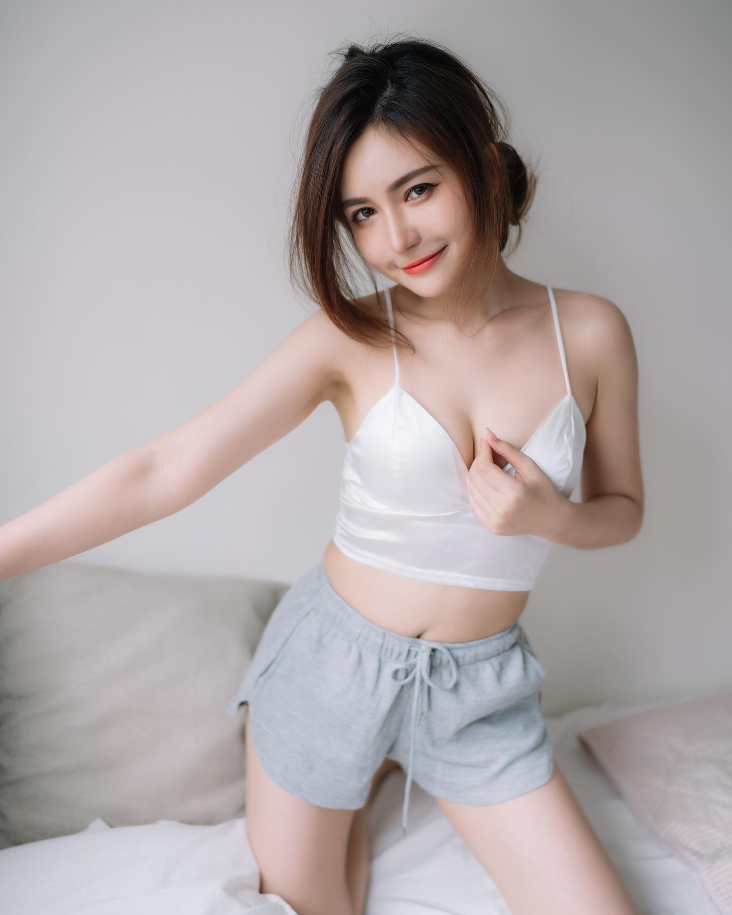 「邱愛晨」超修長「白皙美腿」是想逼死誰，「乳形狀」好犯規讓人血脈噴張阿！-第1章-图片10