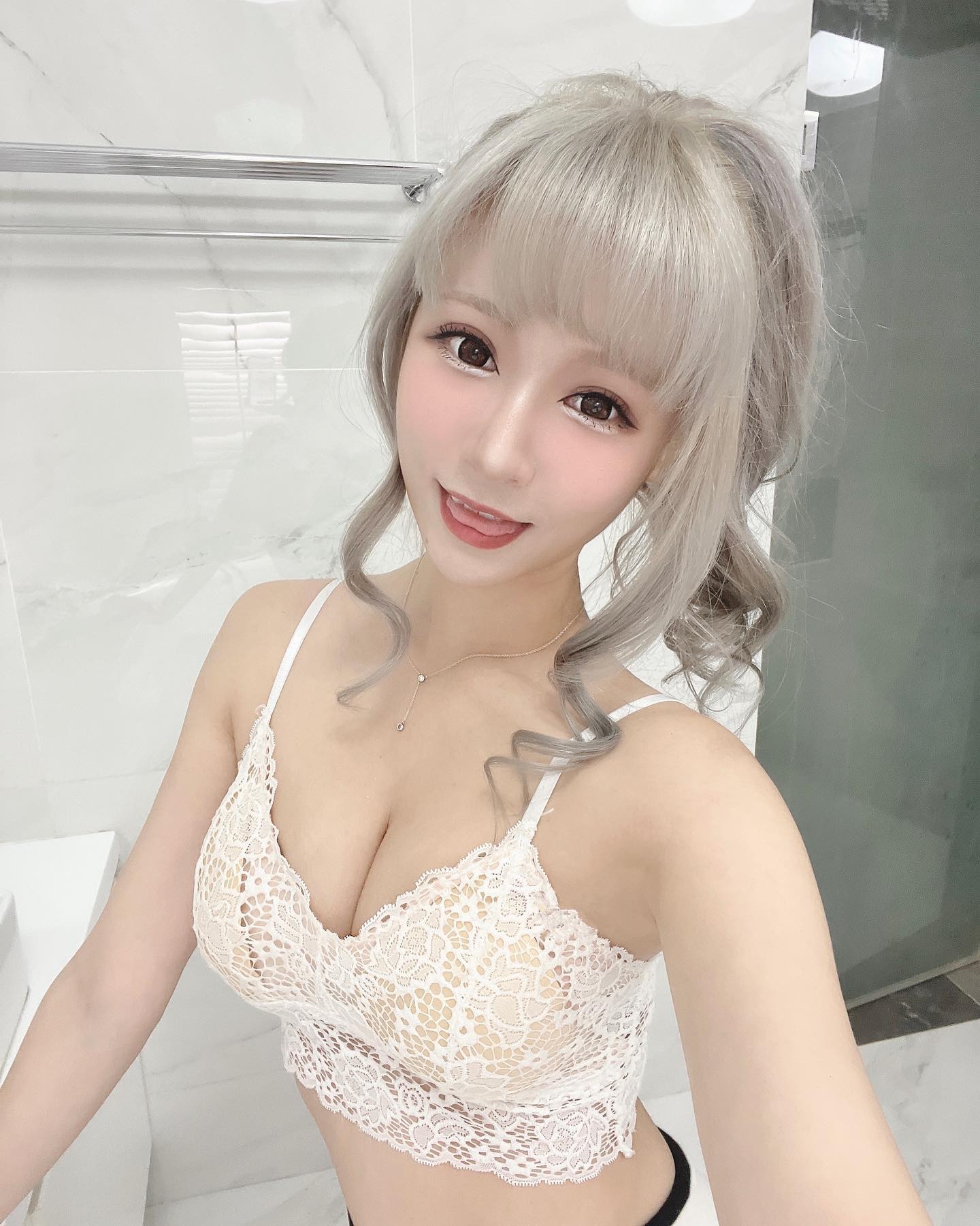 香豔正妹「薛凱云」甜美外表「身材超兇」白皙大圓乳讓人血脈噴張-第1章-图片2