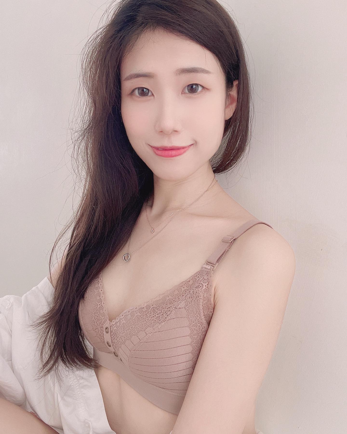 氣質小清新「Jane」美嫩長腿橫掃路面，電眼＋細白長腿讓路人都盯傻了！-第1章-图片6