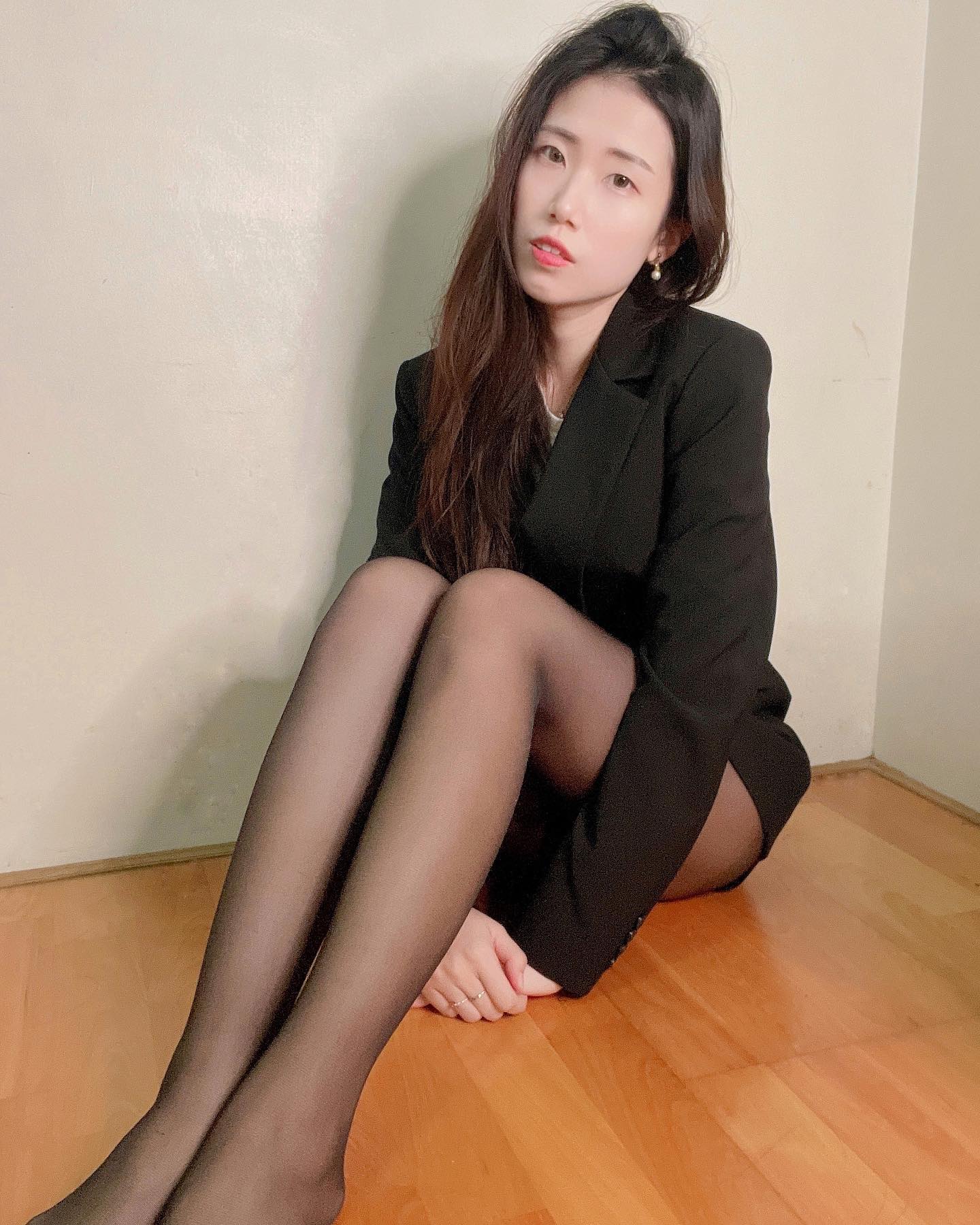 氣質小清新「Jane」美嫩長腿橫掃路面，電眼＋細白長腿讓路人都盯傻了！-第1章-图片9