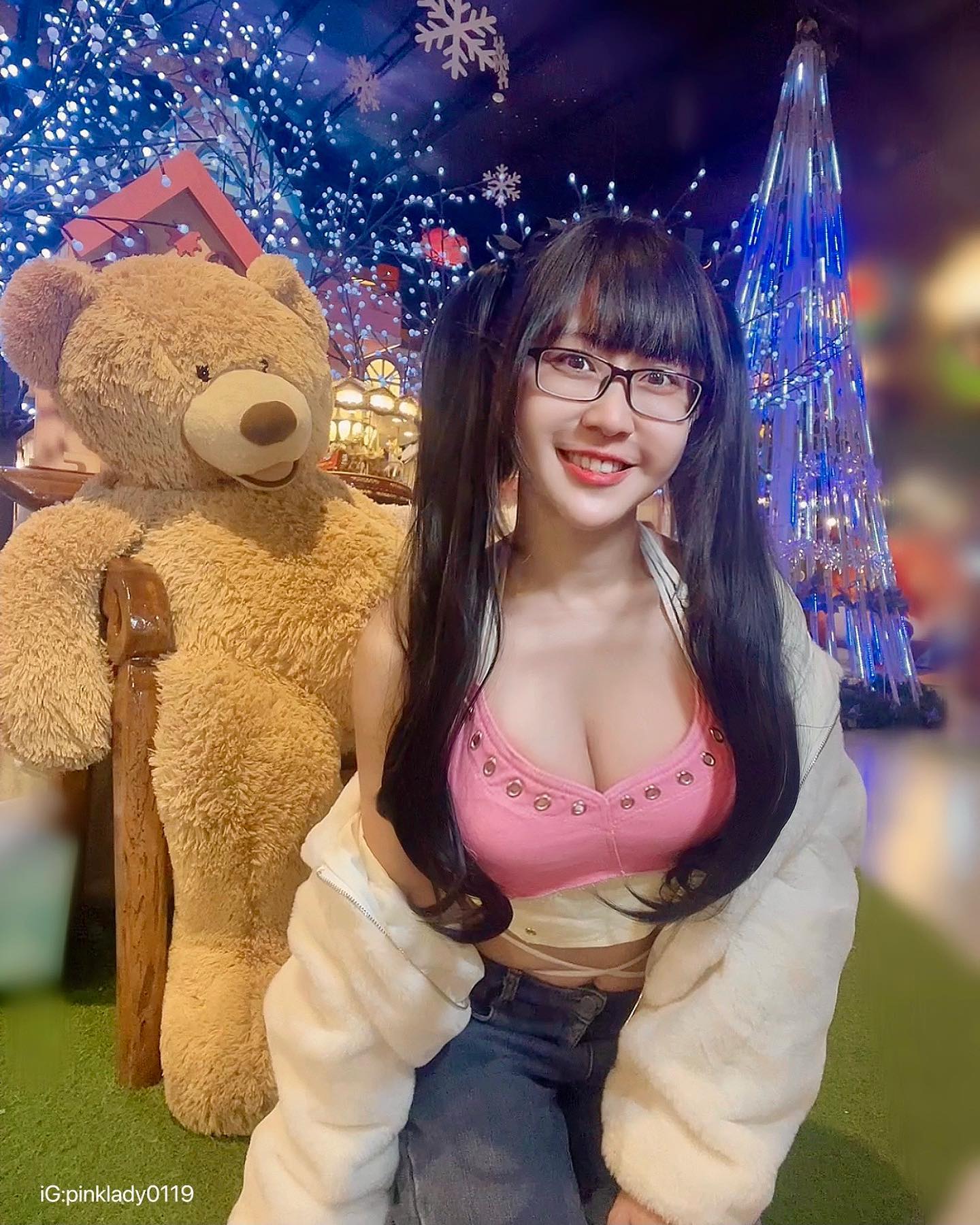 白嫩奶妹「賴粉紅」渾圓嫩乳雪白露出，甜美臉蛋+銷魂身材看起來「好可口」-第1章-图片9