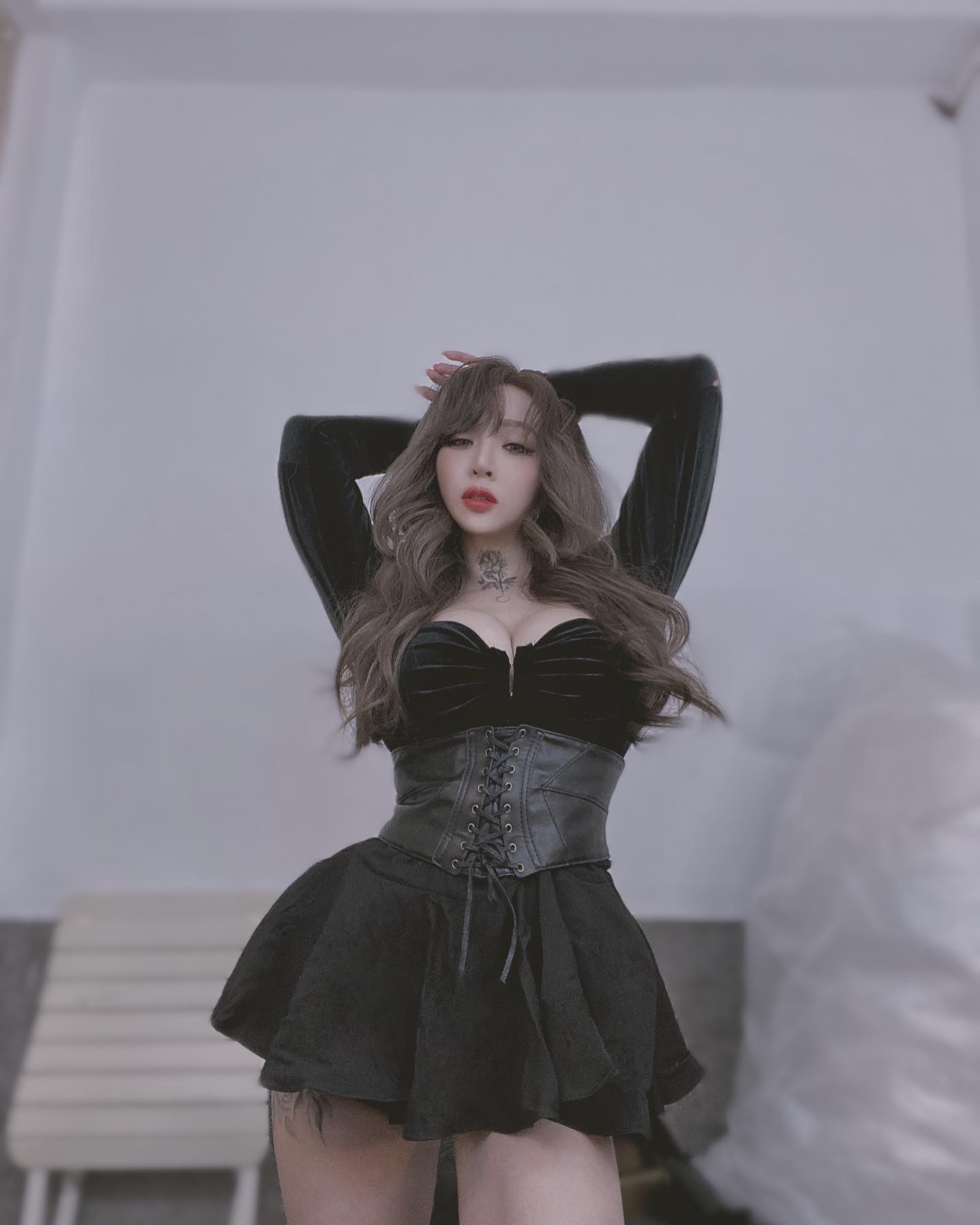 美胸正妹「飛小橘」曲線性感的不可思議，這尺寸太不科學展現「圓潤翹臀」好凶狠-第1章-图片6