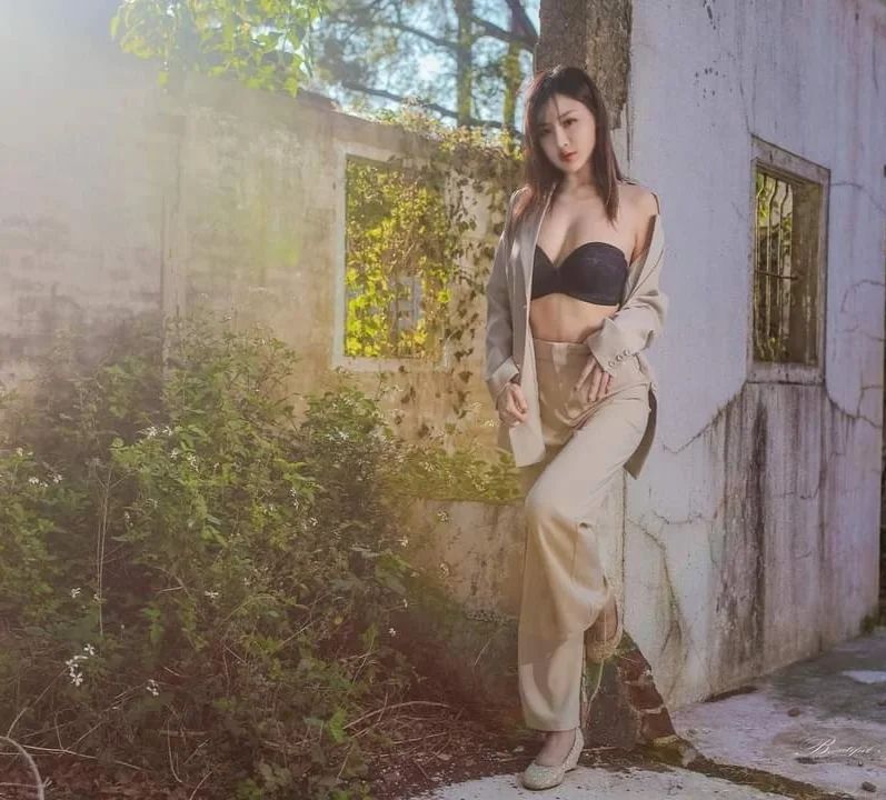 爆乳MD「蕾依」低胸上衣「渾圓大奶」炸出！微笑美臀+修長美腿好辣！-第1章-图片7