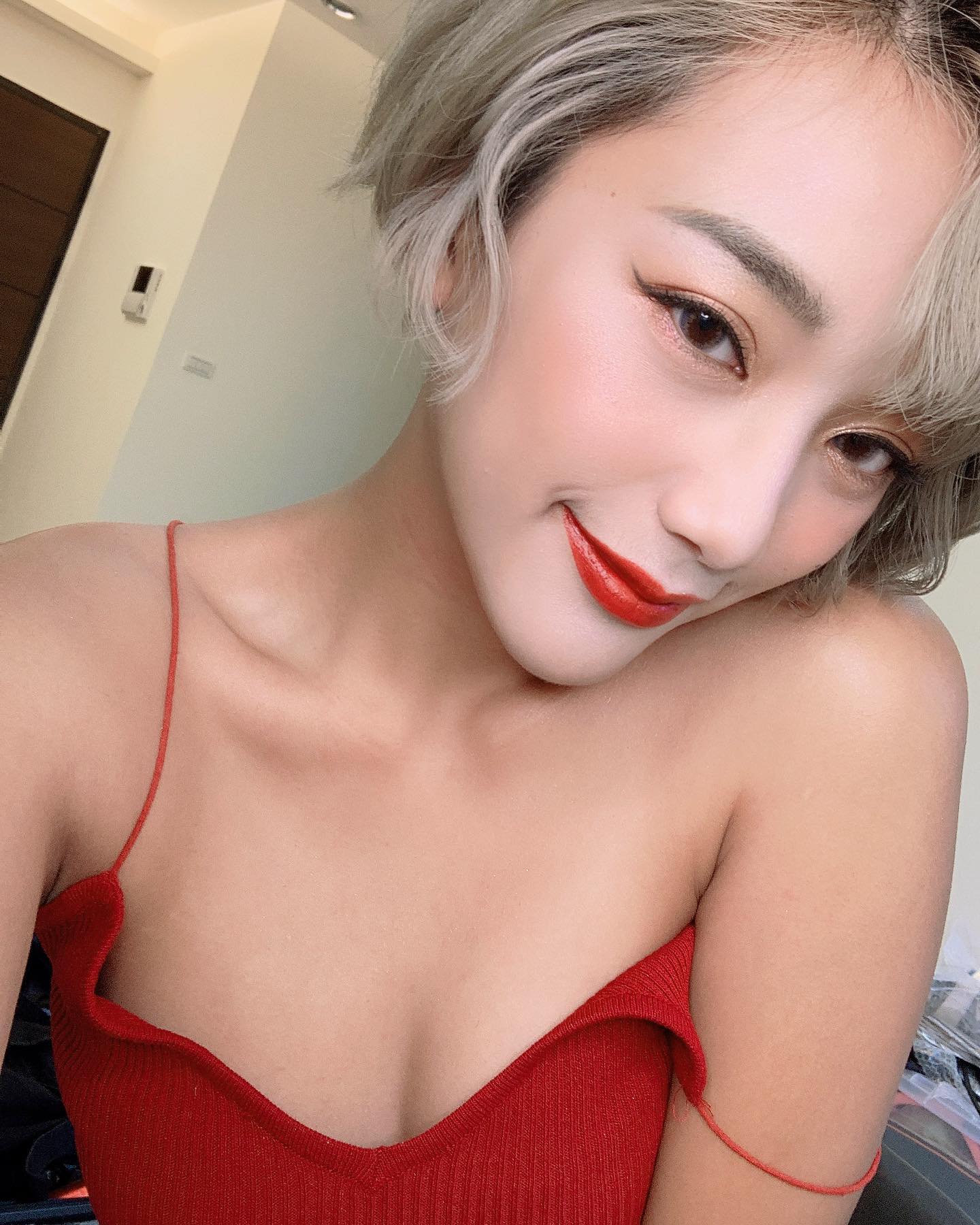 超胸狠「阿布舞」原來衣衫之下深藏驚人乳量！深溝似海畫面太養眼！-第1章-图片1