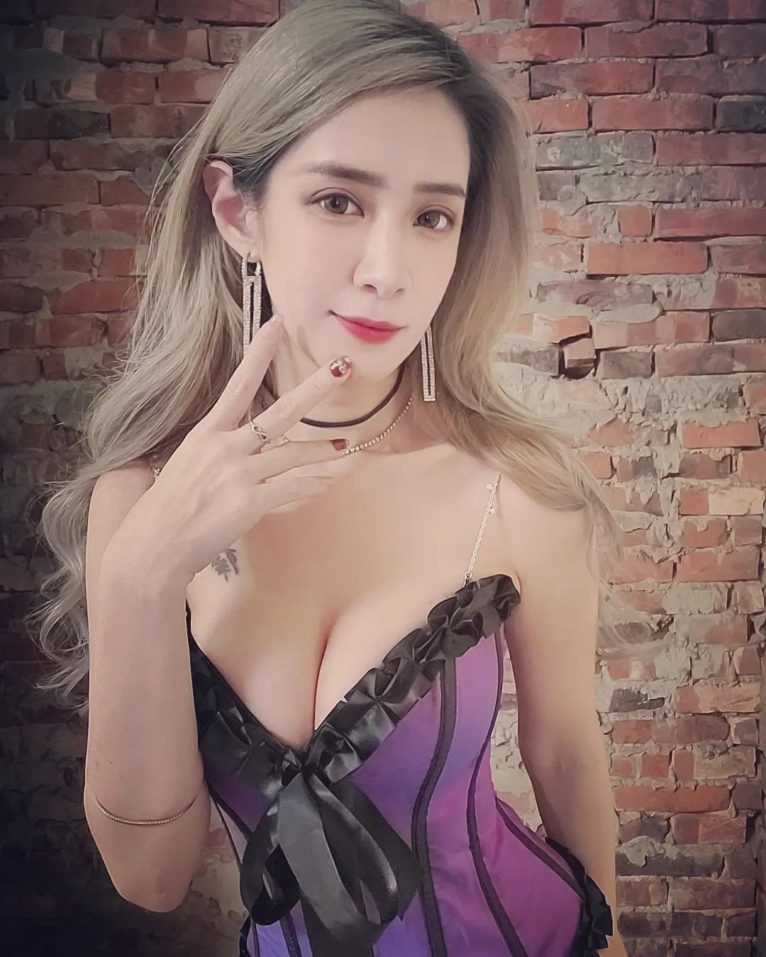 「陳安雅」渾圓美乳讓人一秒戀愛，胸前飽滿「大球形狀」明顯，「惹火身材」讓網友暴動-第1章-图片8