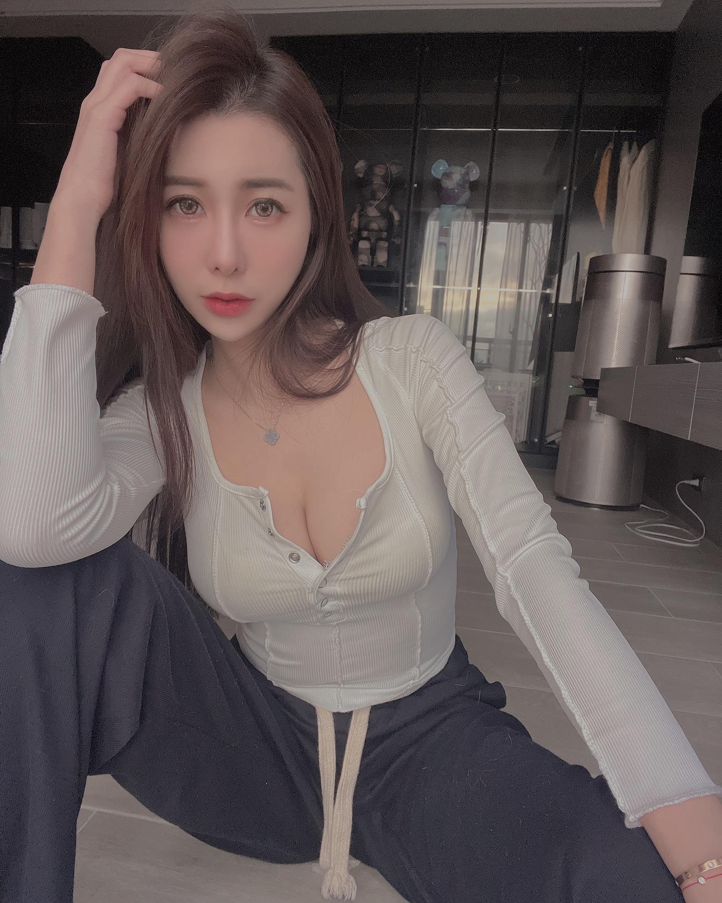 Super long legs sister