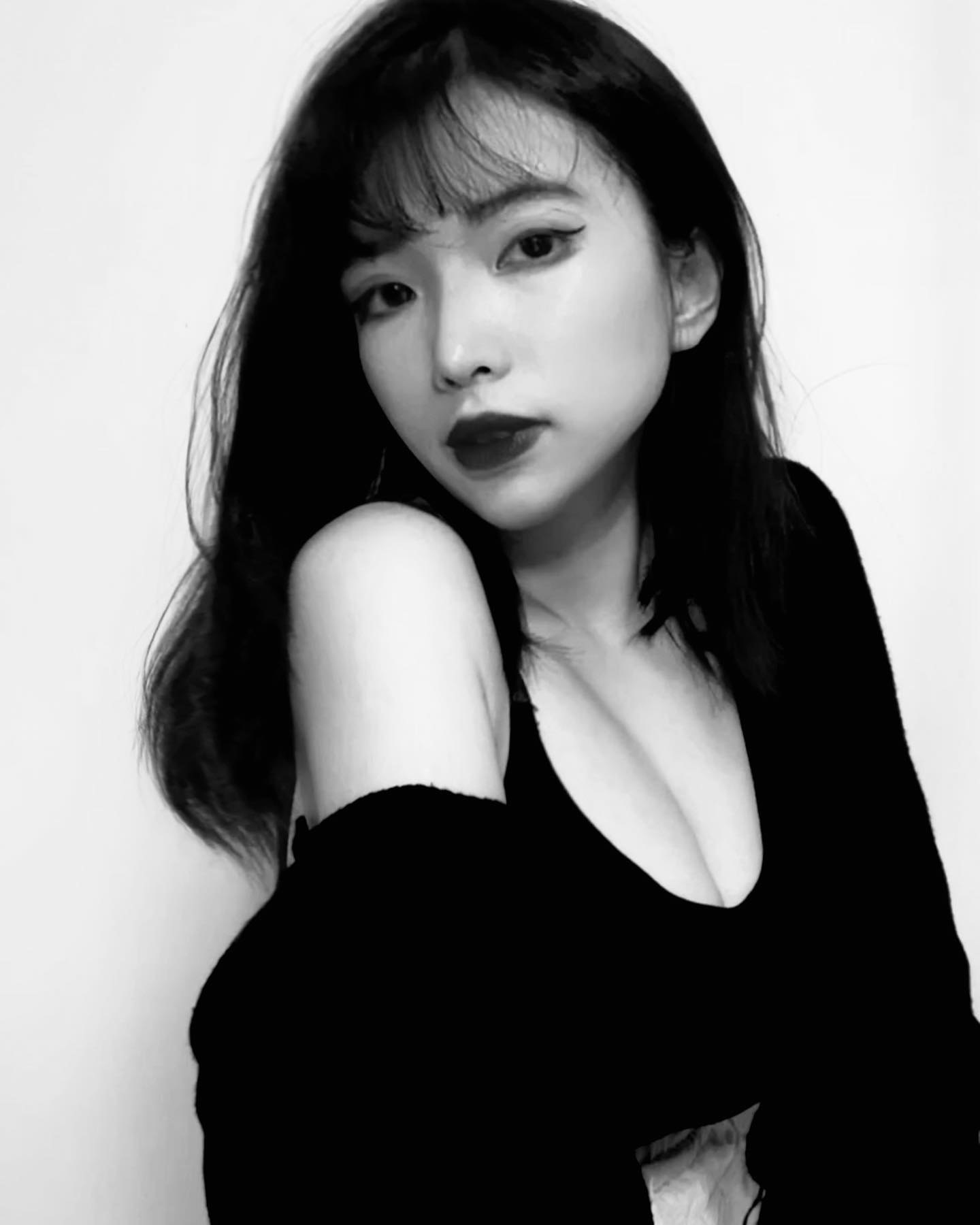 長腿爆乳妹「江宛庭」露美胸讓網友瘋狂了！這乳量真的太重了！-第1章-图片2