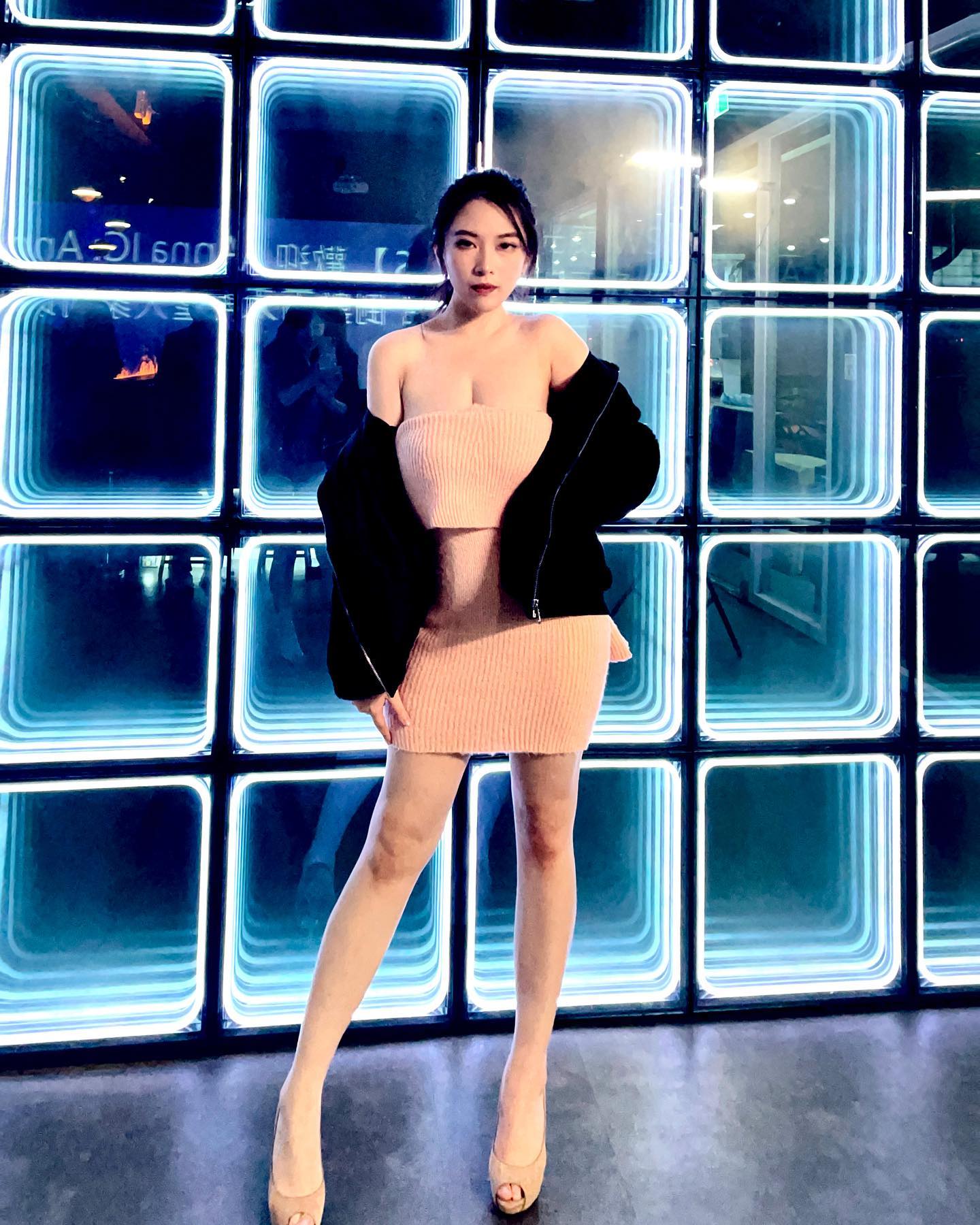 長腿爆乳妹「江宛庭」露美胸讓網友瘋狂了！這乳量真的太重了！-第1章-图片4