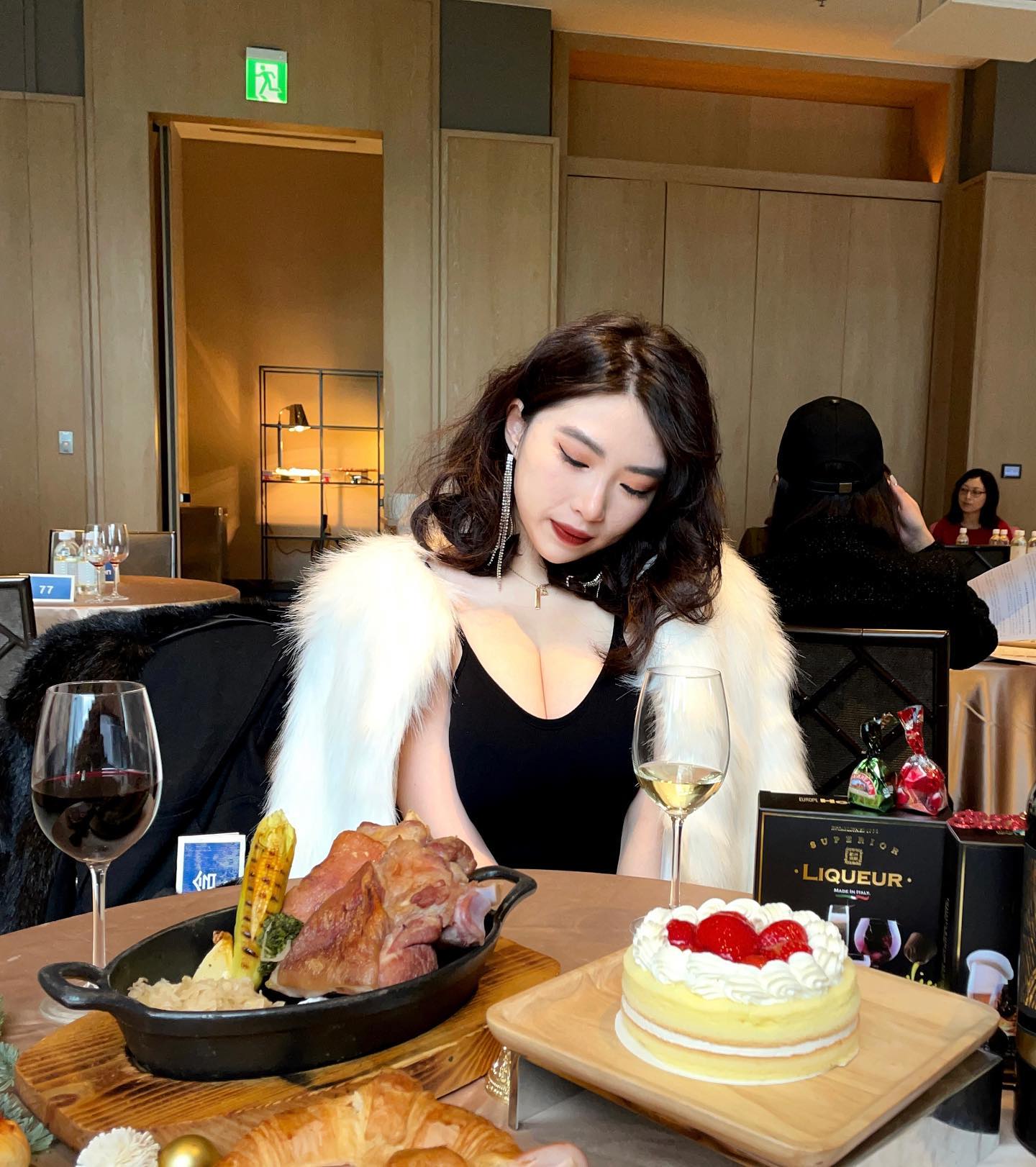 長腿爆乳妹「江宛庭」露美胸讓網友瘋狂了！這乳量真的太重了！-第1章-图片7