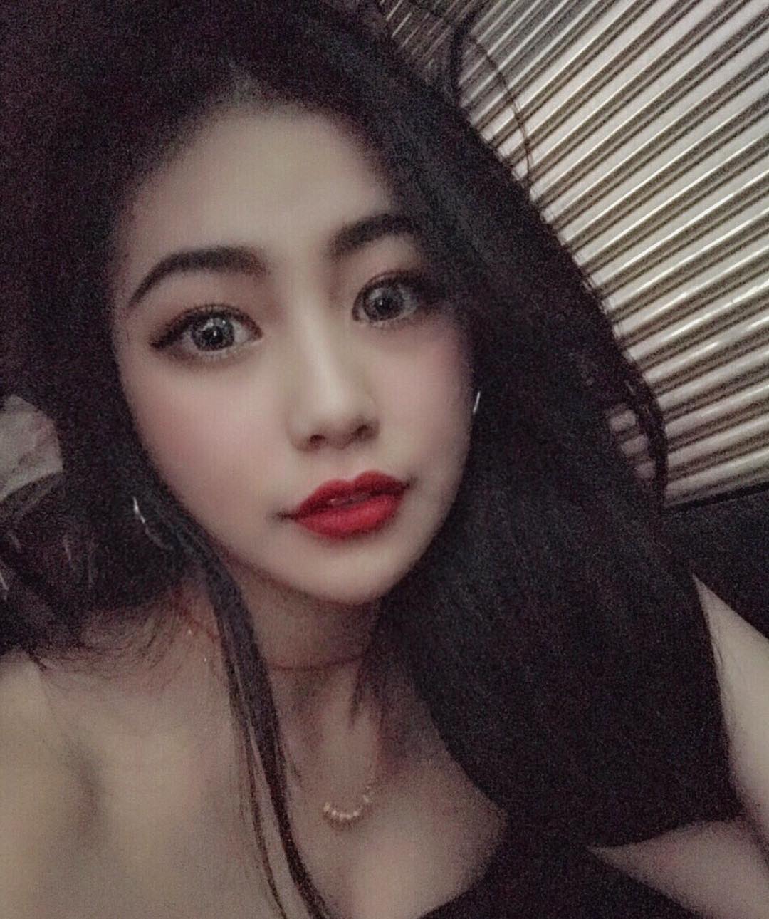 凶狠正妹「高芷軒」性感「小惡魔身材」飽滿「深溝畫面」真的好養眼啊-第1章-图片1