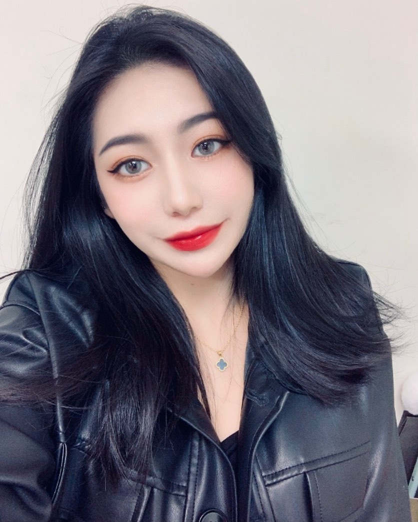 凶狠正妹「高芷軒」性感「小惡魔身材」飽滿「深溝畫面」真的好養眼啊-第1章-图片8