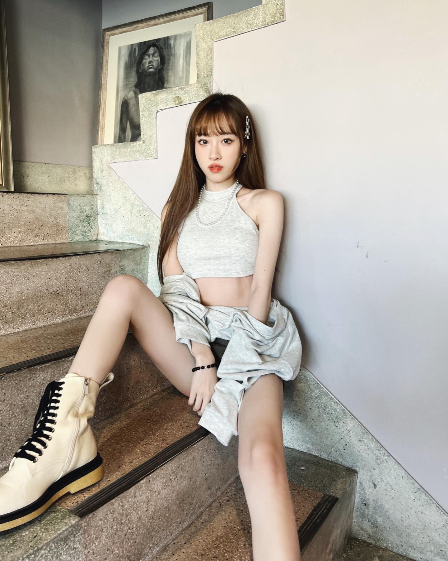 「陳0」胸前開外掛滿滿乳量「深邃事業線」果然包不住，巨乳差點掉出來！-第1章-图片5