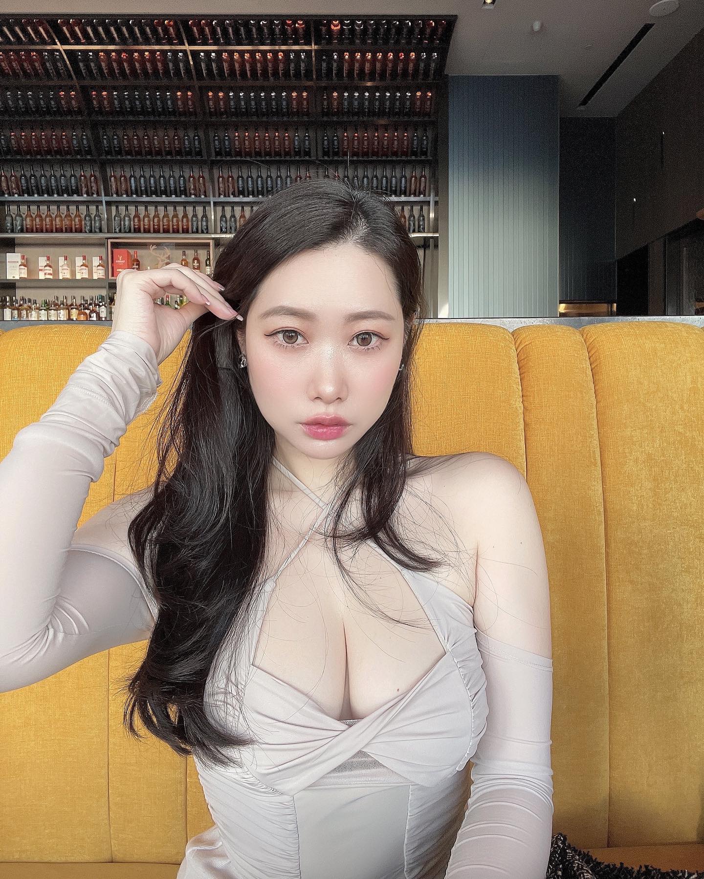 爆奶姊姊「小欣甘」超猛「天然兇器」逼死人啊，雙球形狀好明顯！根本就是超豐滿！-第1章-图片10