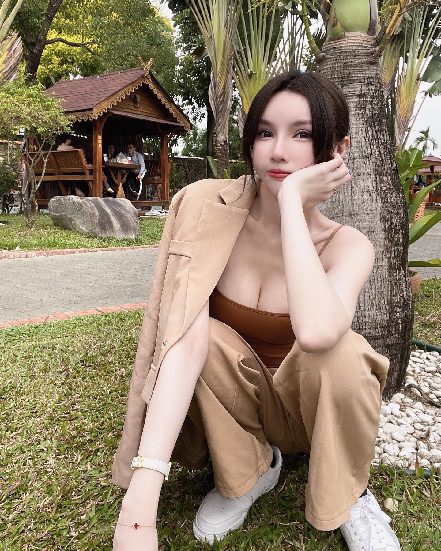 「KAKA陳咖喀」惹火完美身材簡直是每個男人心中夢想！ 低胸裝「乳量又飽又滿」-第1章-图片8