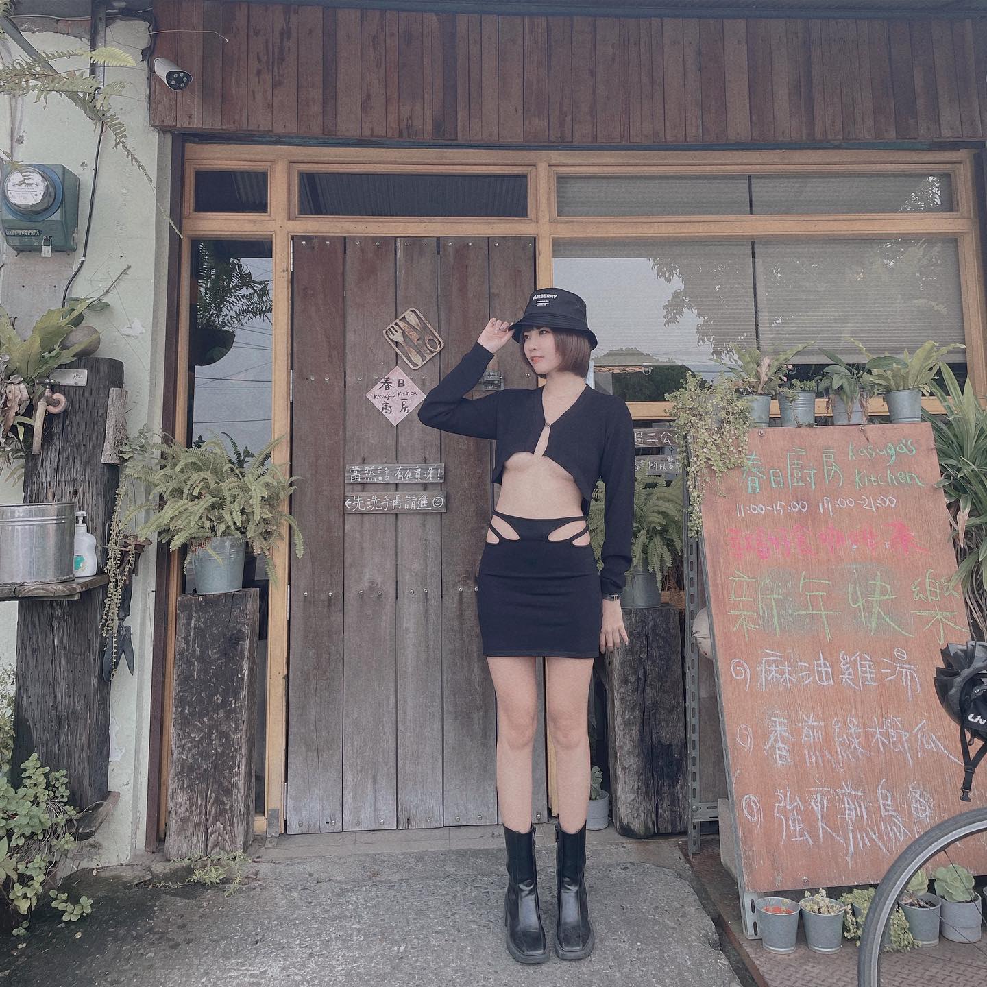 「珮」微翹曲線太撩人，白皙美肌＋水靈大眼意圖使人戀愛！渾圓美乳跑出來透氣！-第1章-图片2