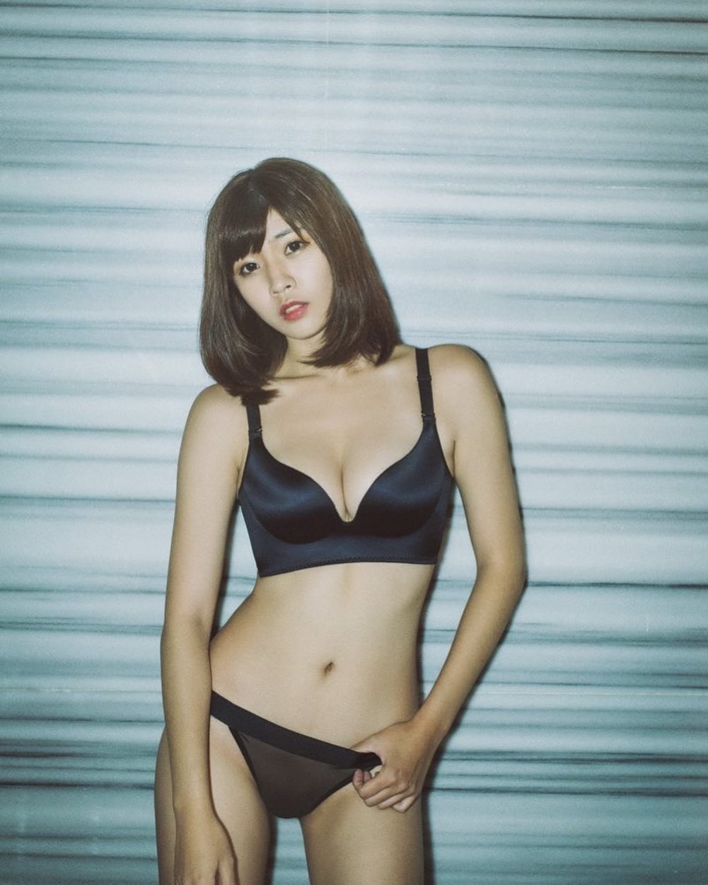 「珮」微翹曲線太撩人，白皙美肌＋水靈大眼意圖使人戀愛！渾圓美乳跑出來透氣！-第1章-图片10