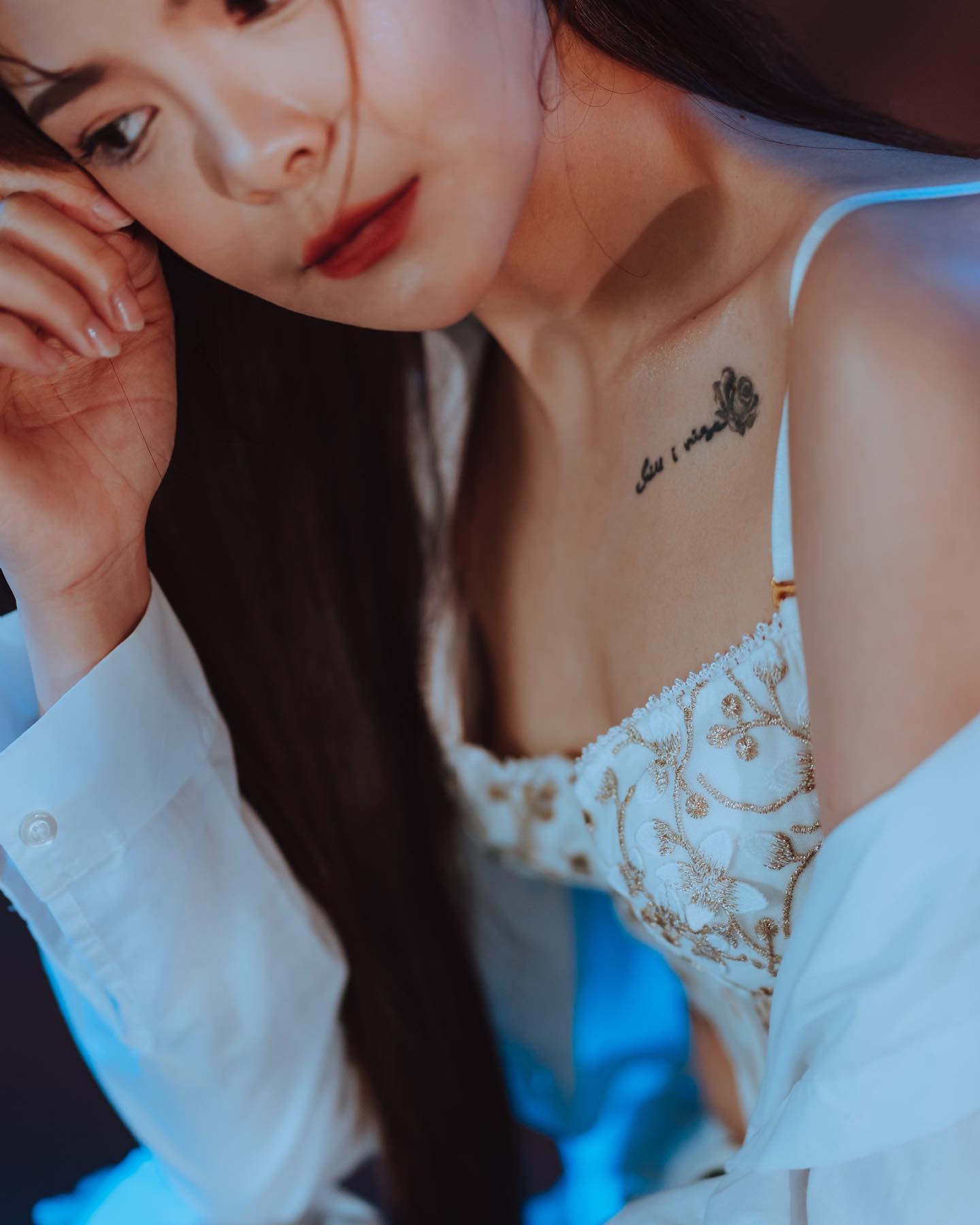 性感正妹「潔淩」歐派穿搭既時尚又性感！「美乳蜂腰」的絕妙好身材！-第1章-图片1