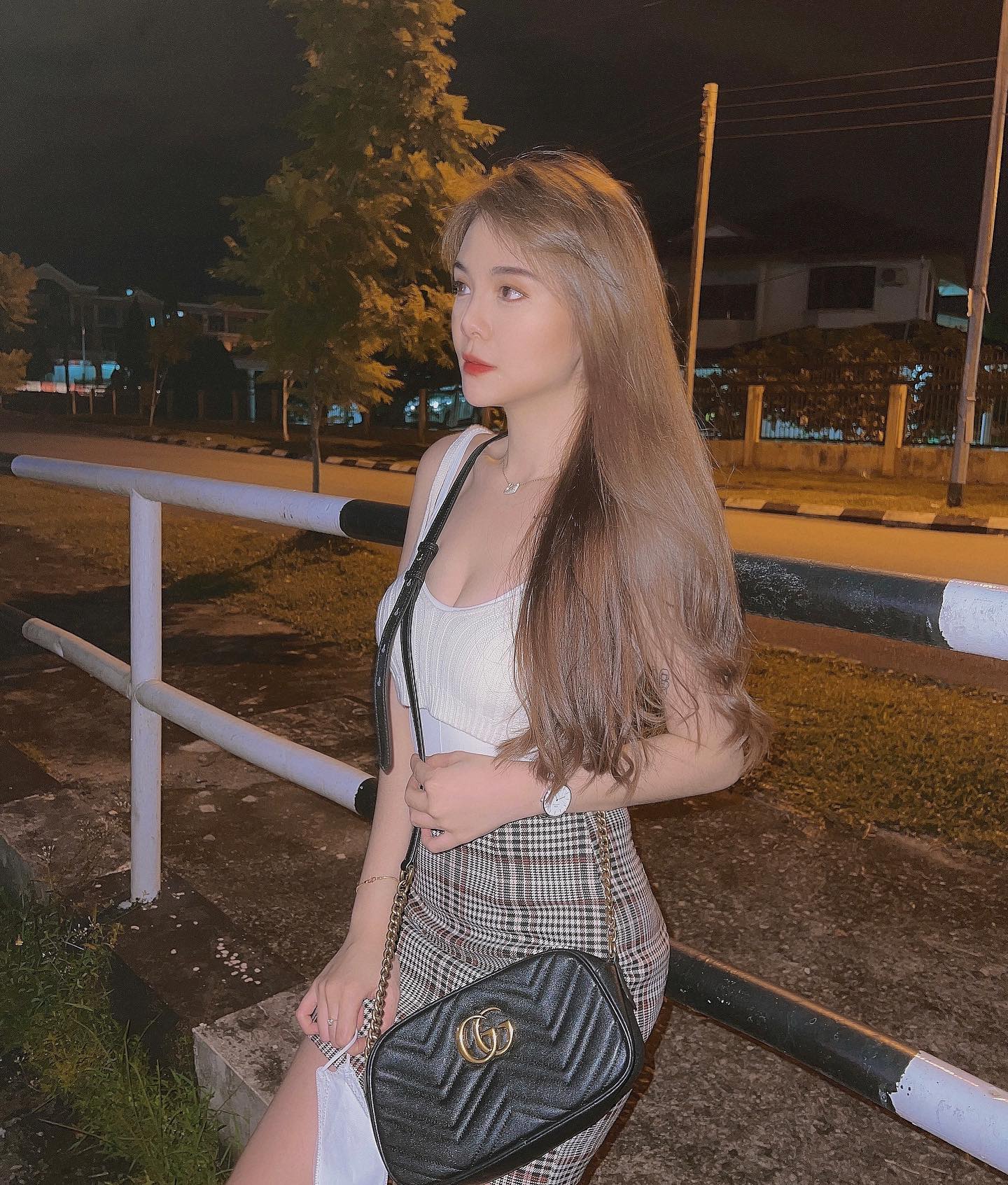 性感正妹「潔淩」歐派穿搭既時尚又性感！「美乳蜂腰」的絕妙好身材！-第1章-图片7