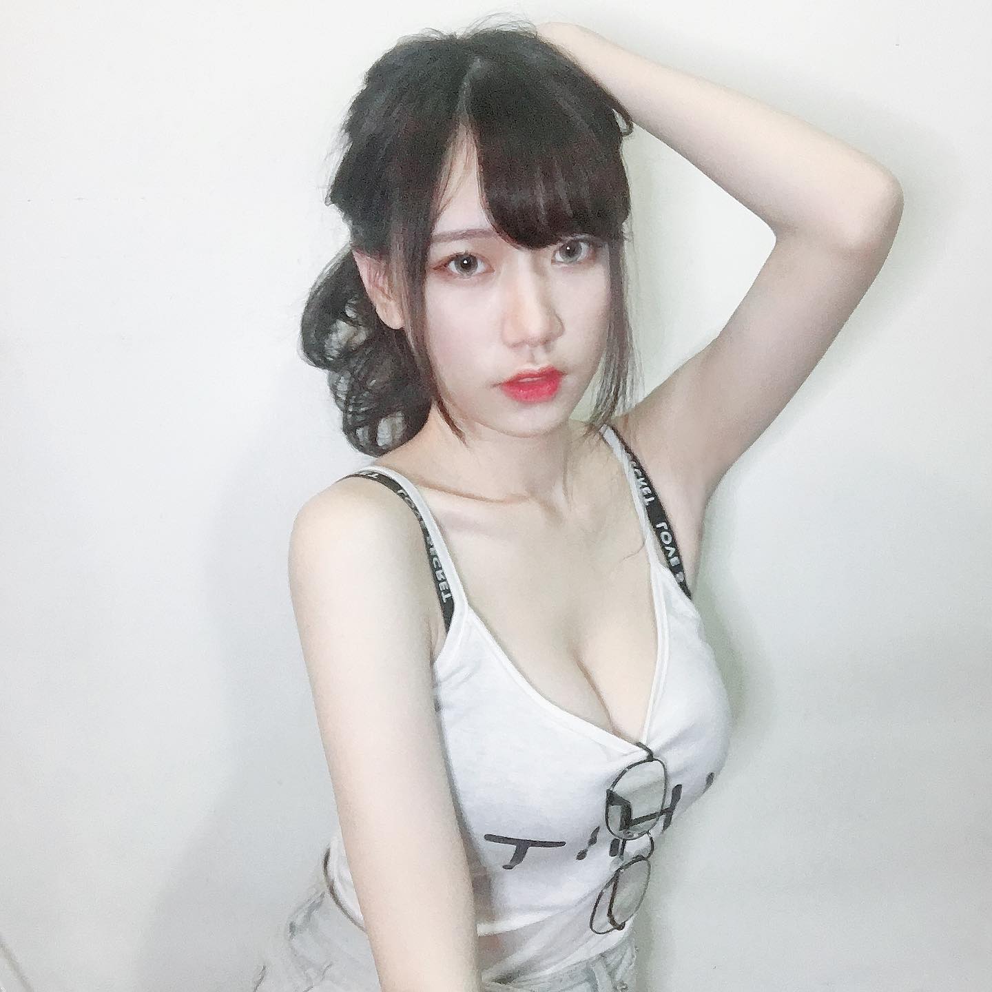 天菜級女神「芷涵」大秀「雪白美乳」可口蜜桃臀讓人忍不住邪惡！-第1章-图片5