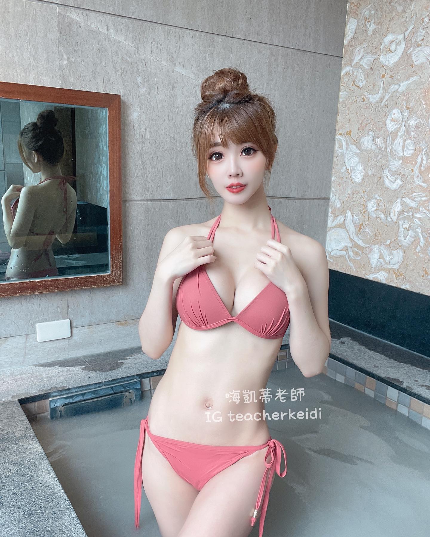 「凱蒂老師」那眼神讓所有男人都爆走了！狂野豪放再升級，大方露豐滿好身材！-第1章-图片8