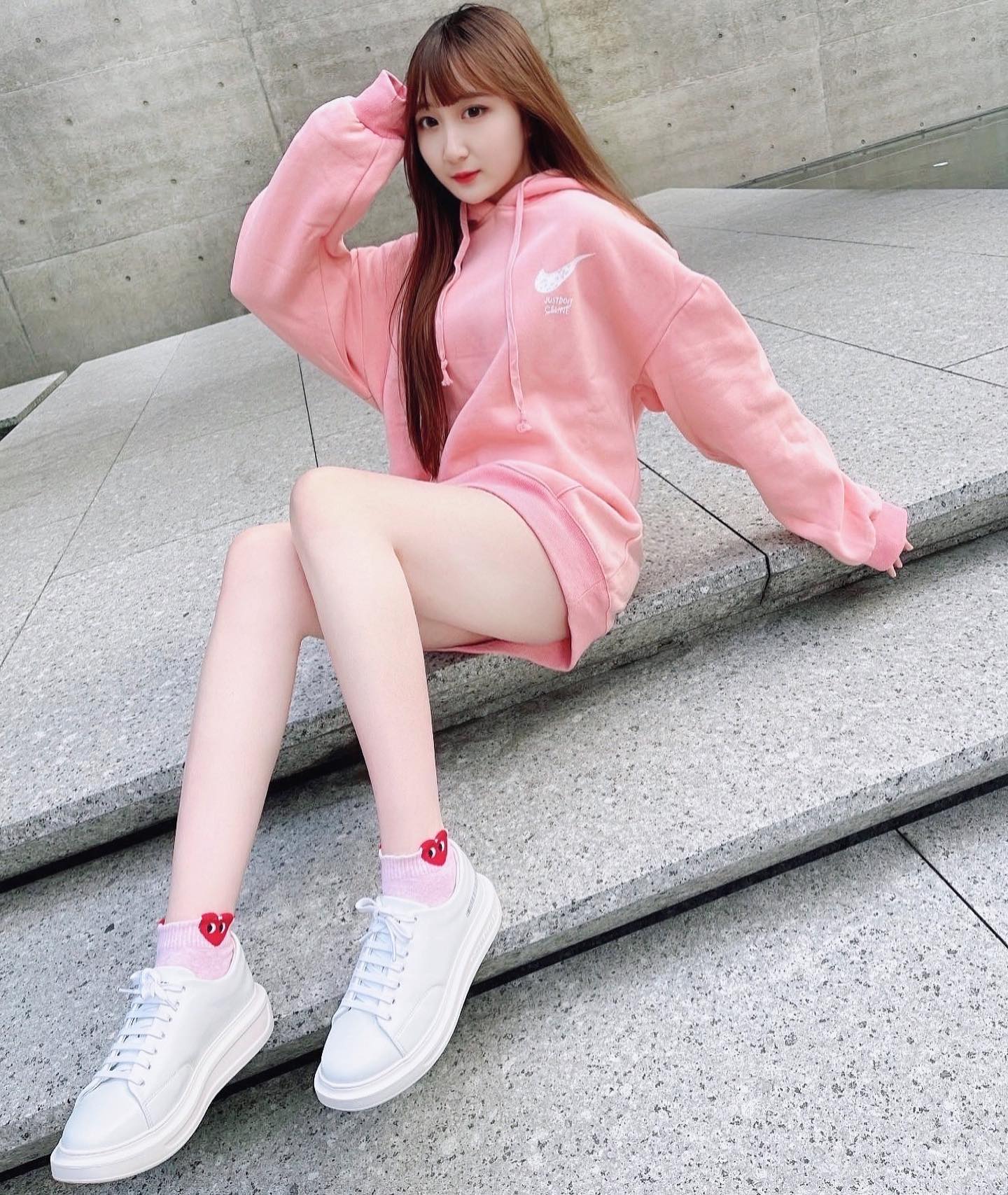 爆奶女友「淮淮」前凸後翹的「完美Ｓ曲線」纖腰細腿「又瘦又有料」-第1章-图片10