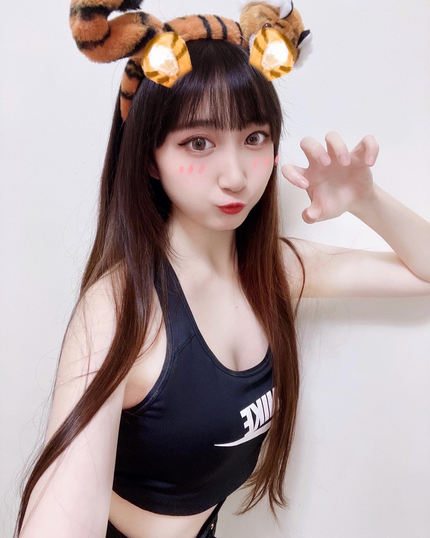 爆奶女友「淮淮」前凸後翹的「完美Ｓ曲線」纖腰細腿「又瘦又有料」-第1章-图片7