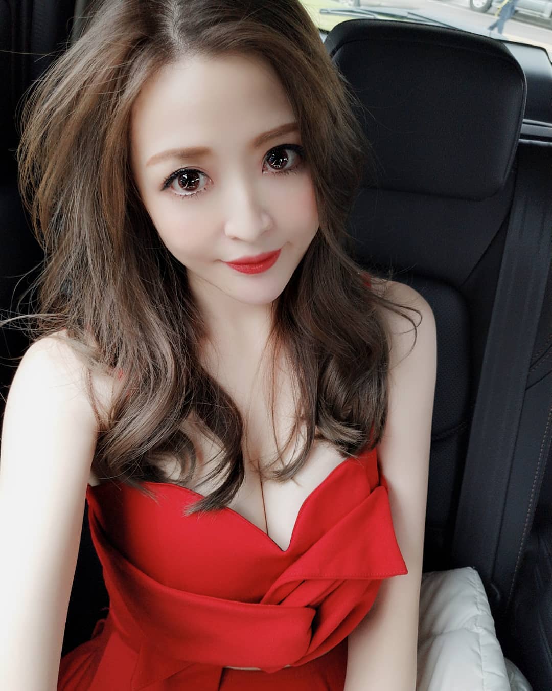 「Lucy Ni」畫面美的不要不要，一早就讓人血脈噴張，「白嫩雙球」超吸睛！-第1章-图片2